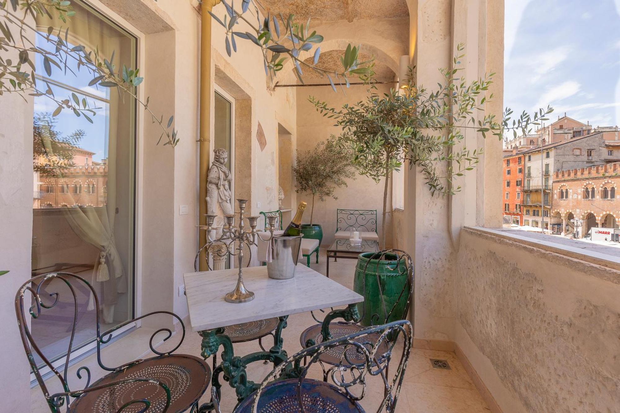 Superior Apartment Terrace City View