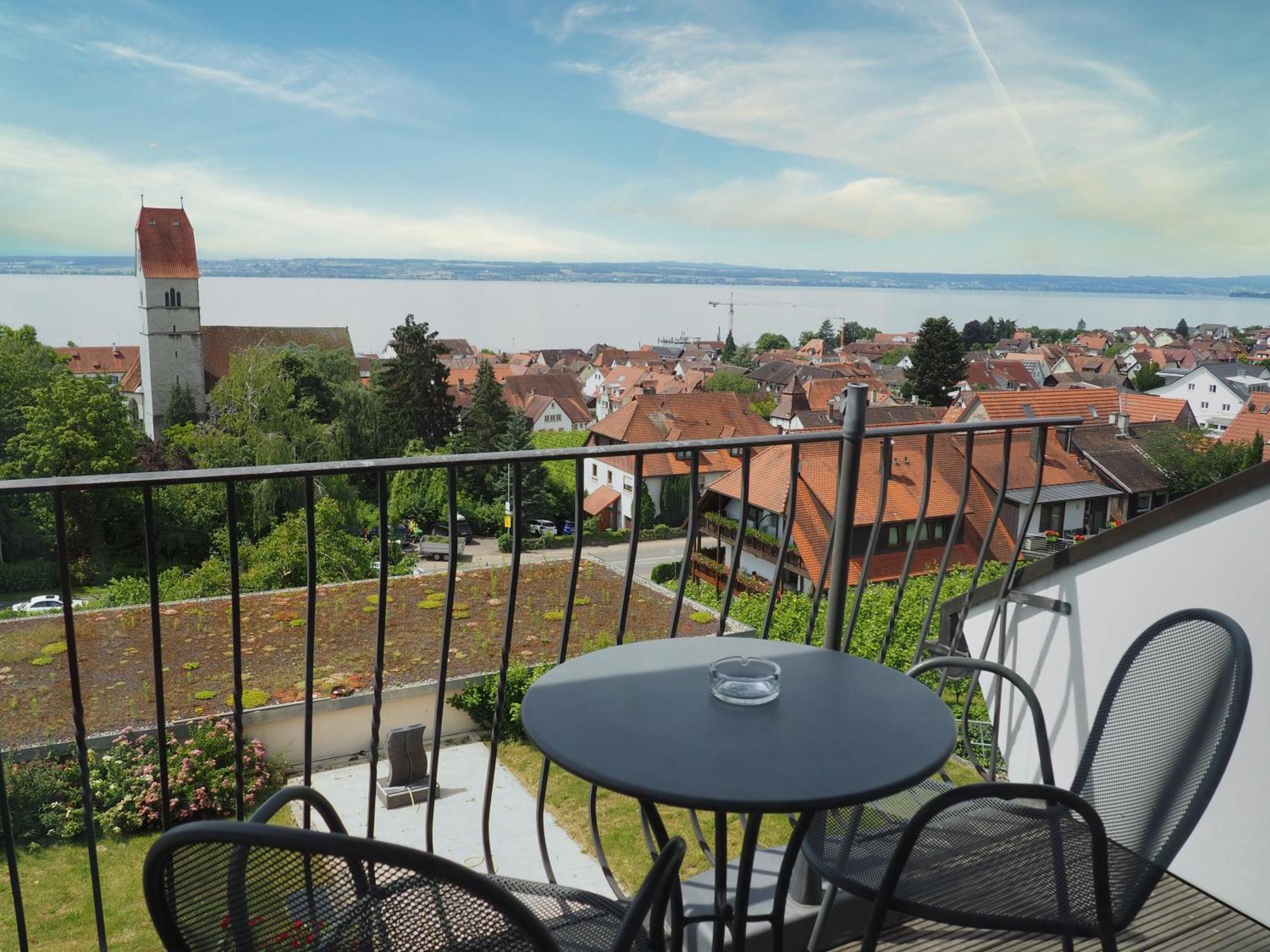 Studio mit Seeblick und Balkon