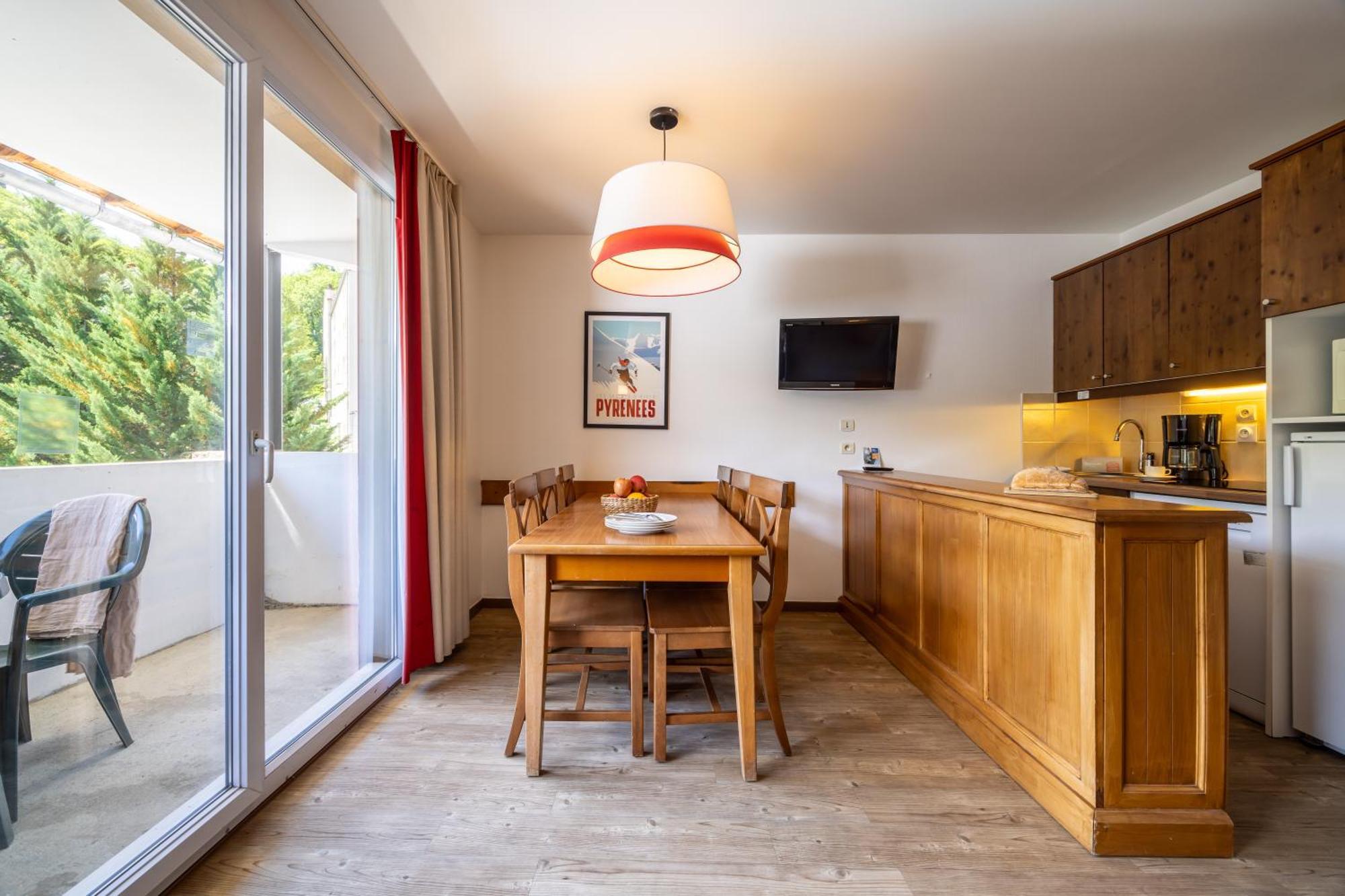 One-Bedroom Apartment Sleeping Alcove