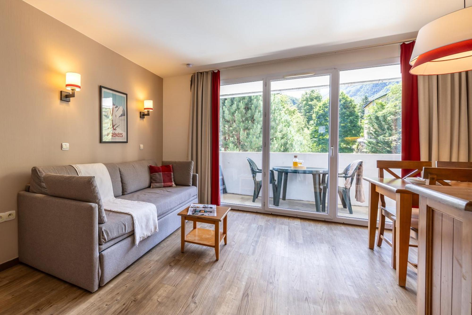 One-Bedroom Apartment Sleeping Alcove