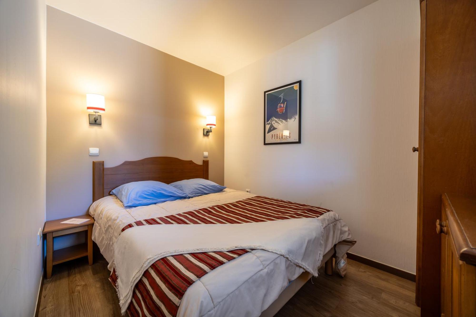 One-Bedroom Apartment Sleeping Alcove