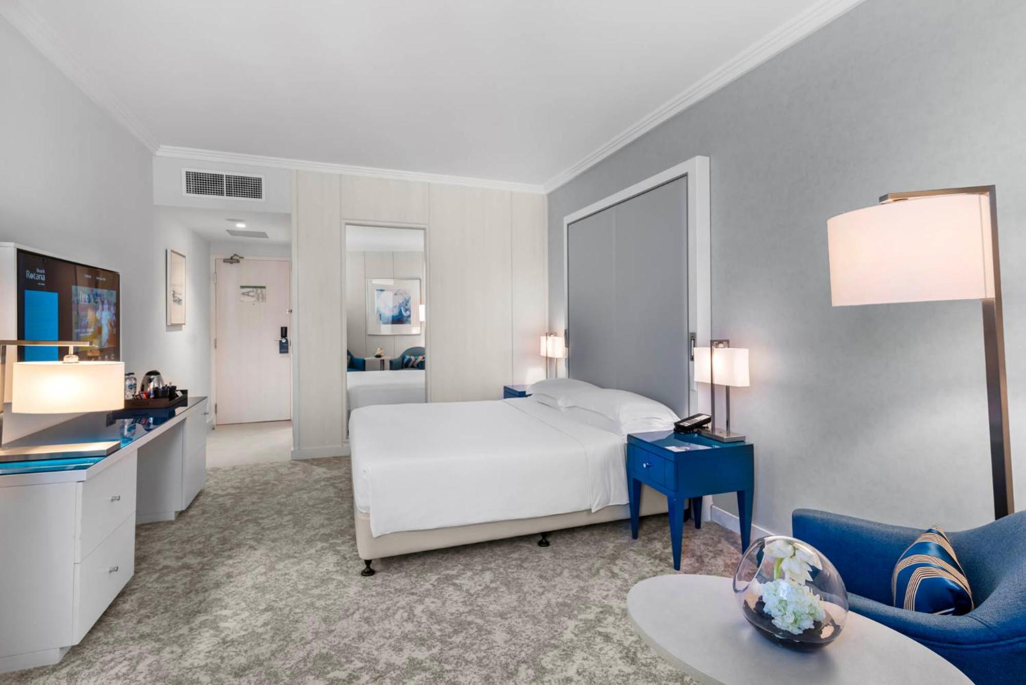 Guest Room Balcony King Bed