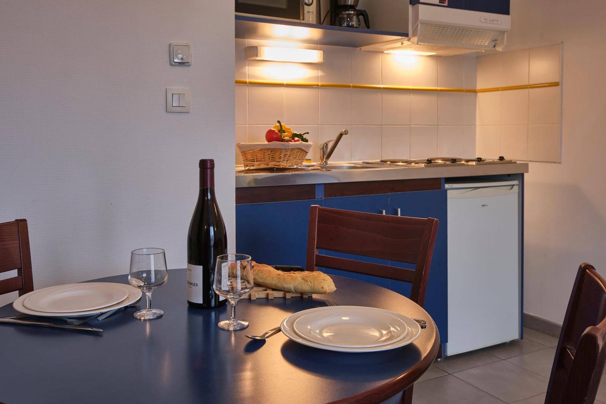 One Bedroom Apartment Twin