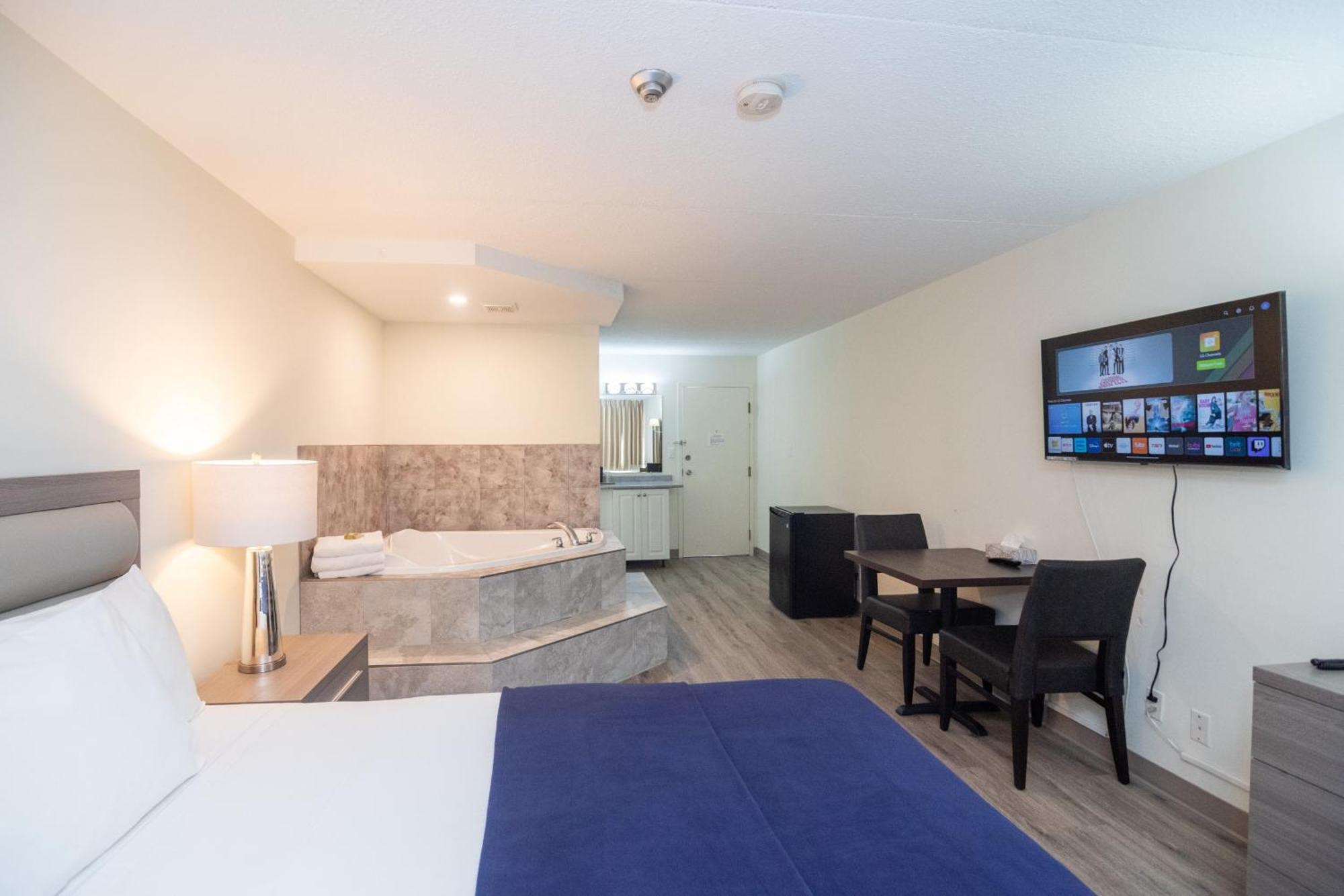 One Queen Bed Jacuzzi