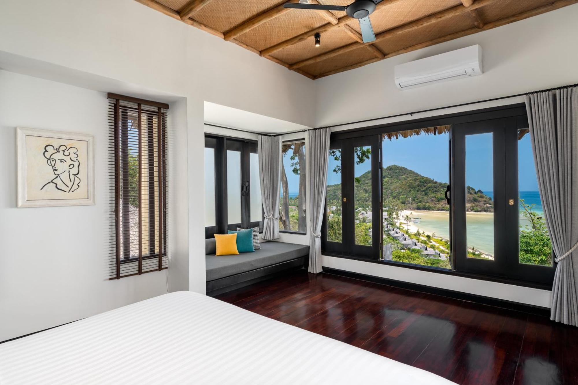 Villa con piscina y vistas al mar - Ladera de la colina