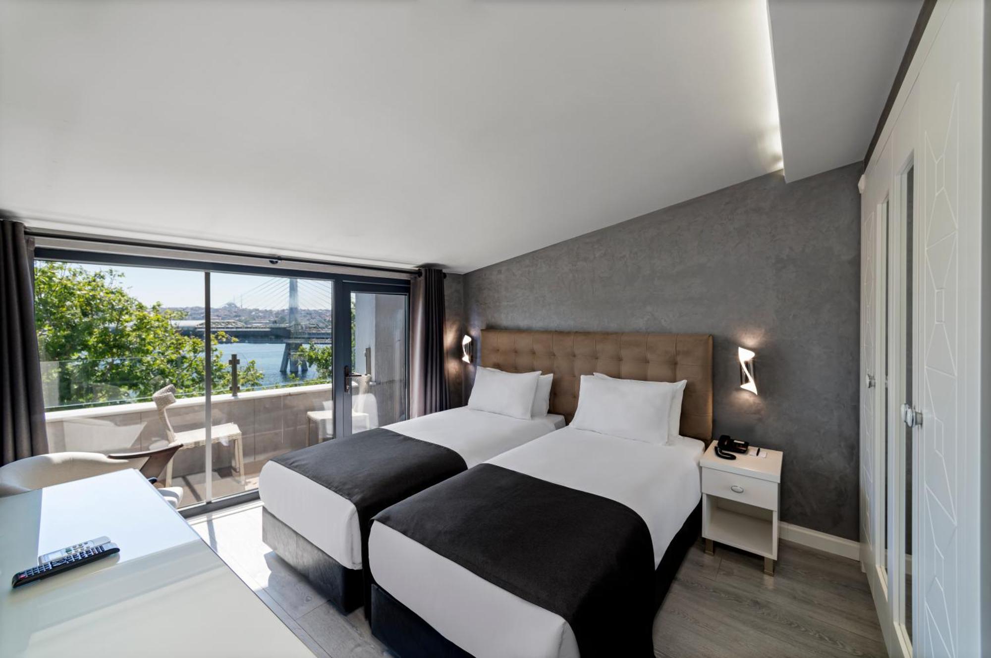 Deluxe Double Room City View