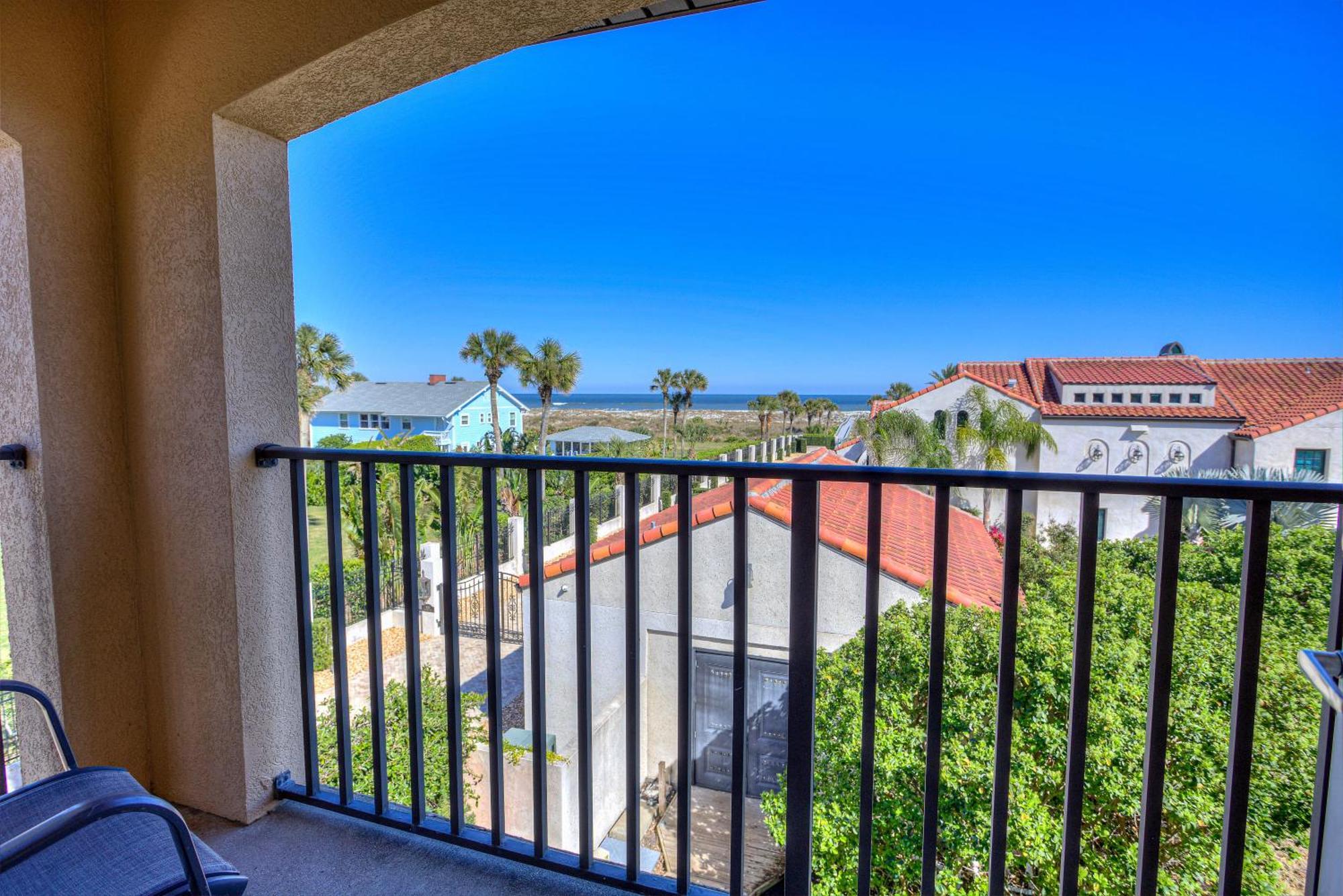 Two Story Townhouse Style King Suite Jacuzzi