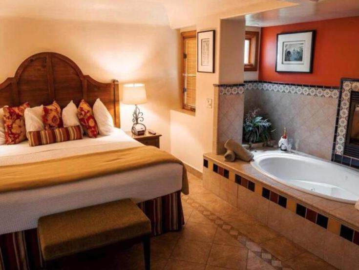 King Suite Spa Bath