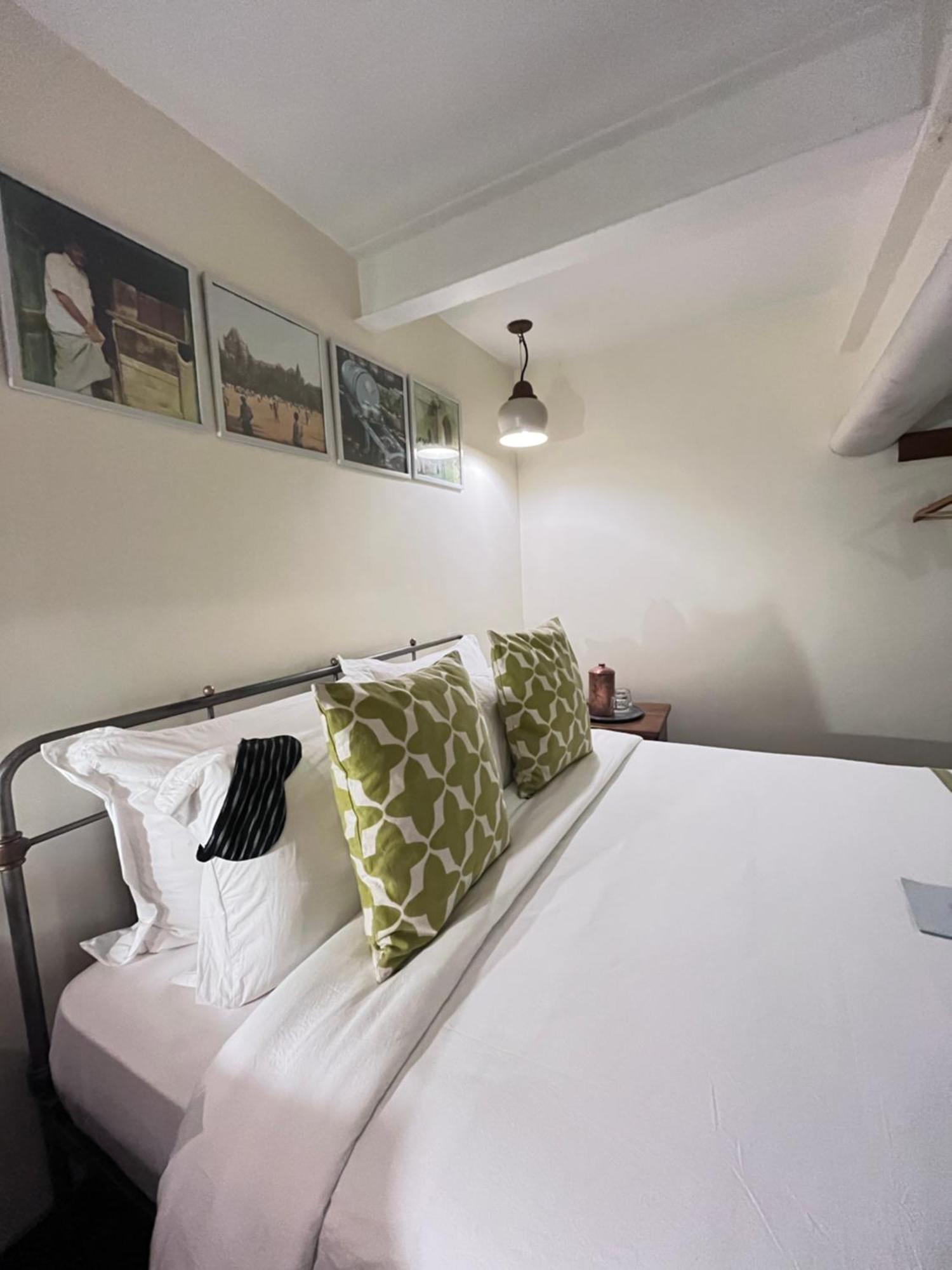 Basic Double Room Shared Toilet Non smoking No Window