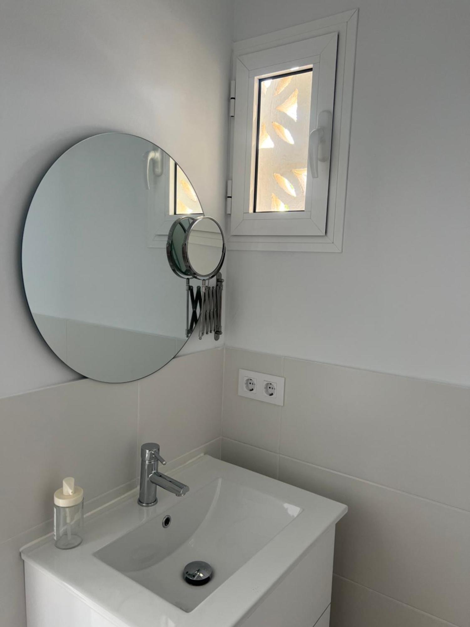 Twin Room Private Bathroom