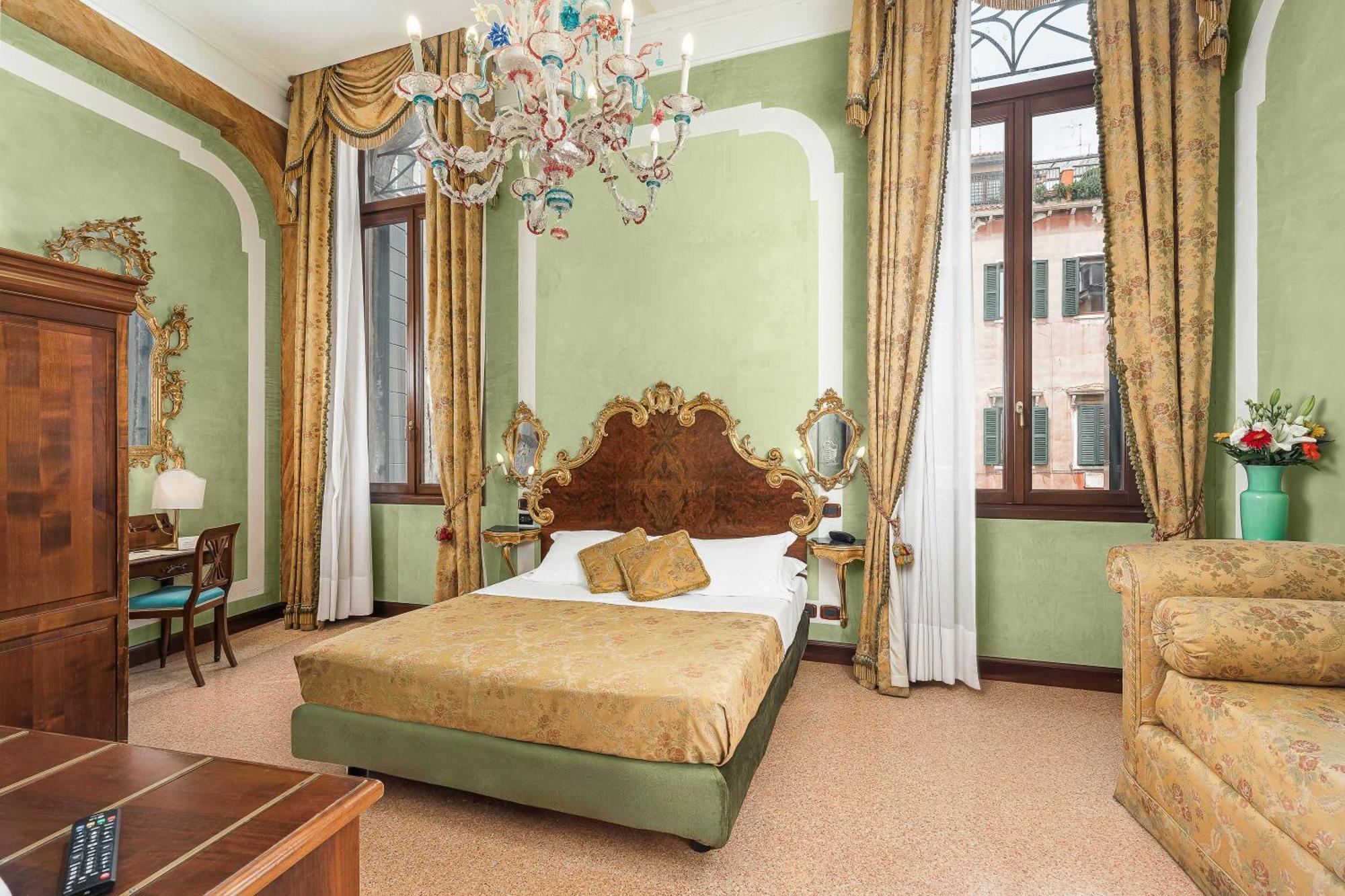 Luxury Double or Twin Room Canal View