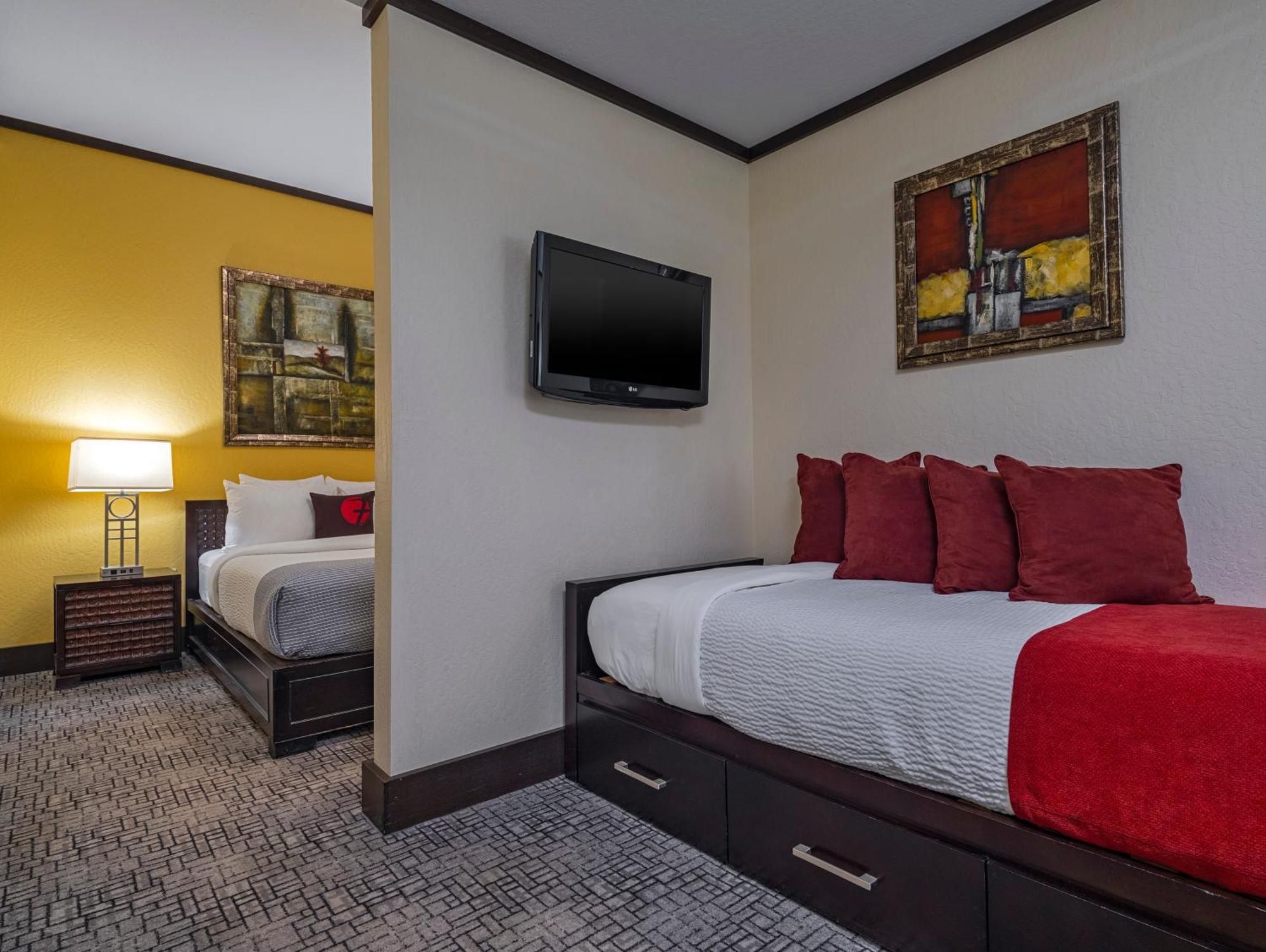 Deluxe Queen Room with Day Bed,1156323912:JPEG