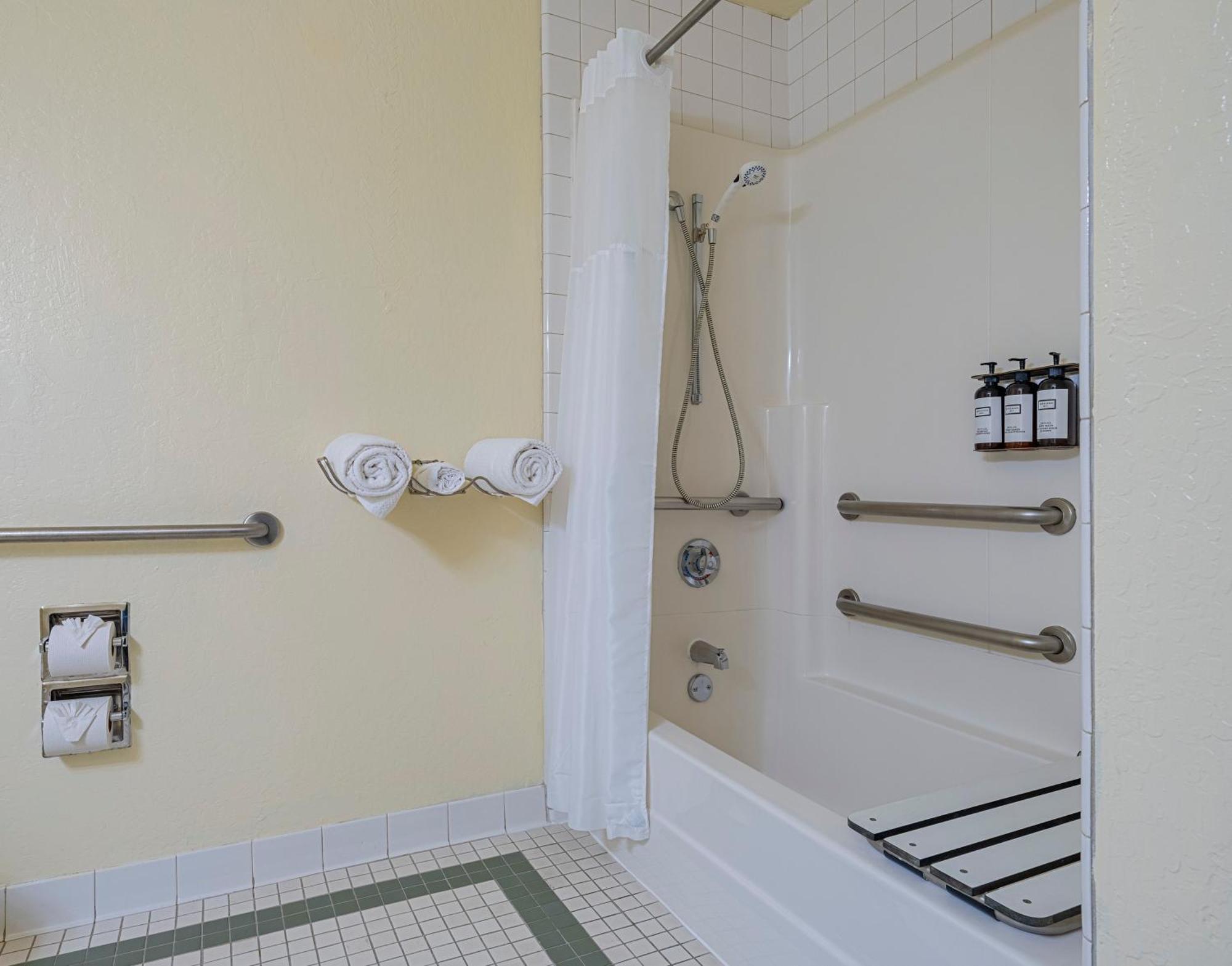 Standard Queen Room Disability Access