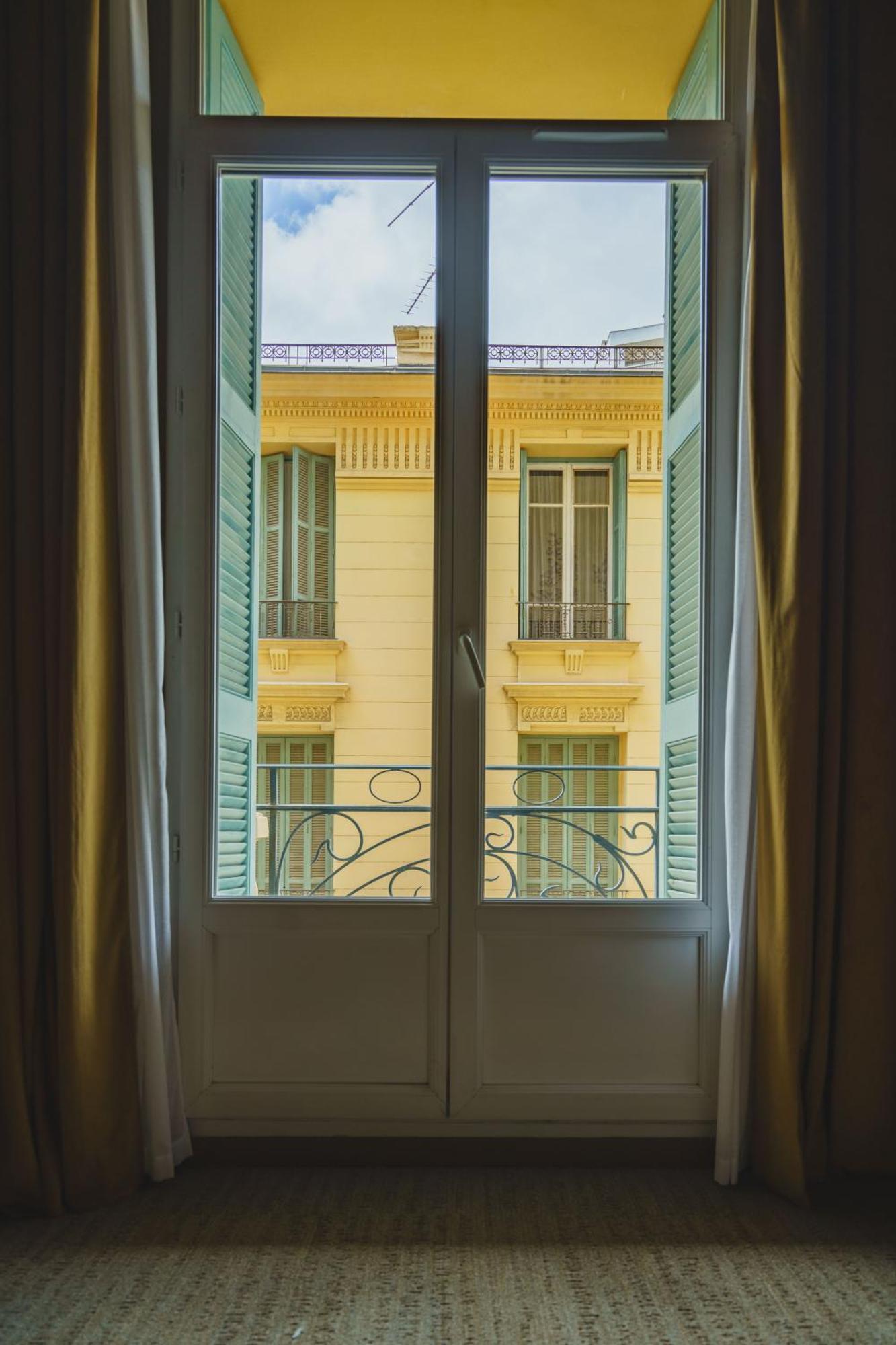 Chambre Double avec Douche et Balcon