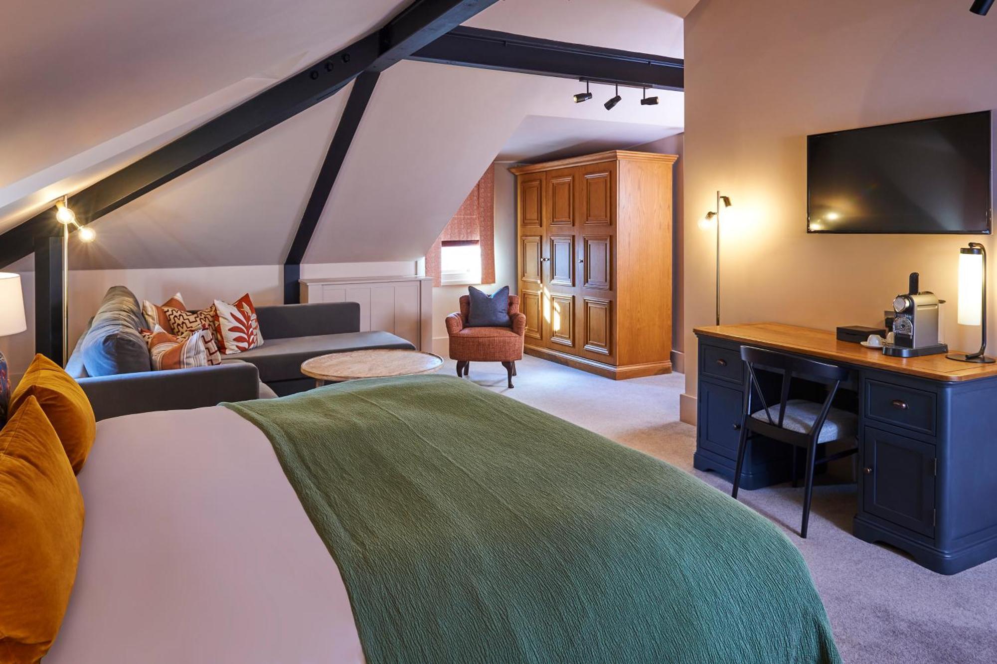 Junior Suite,1600565650:JPEG