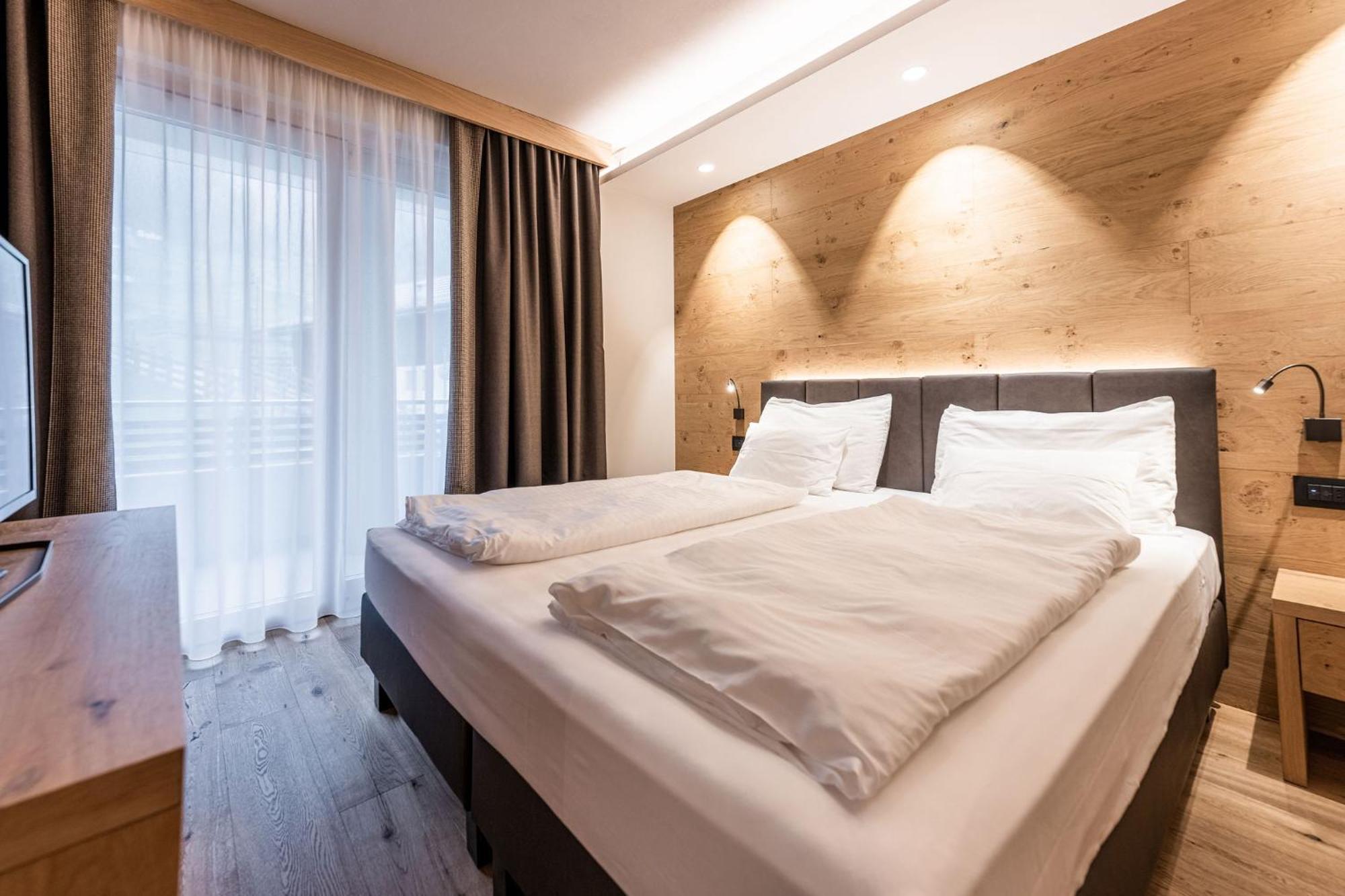 Superior Double or Twin Room Mountain View