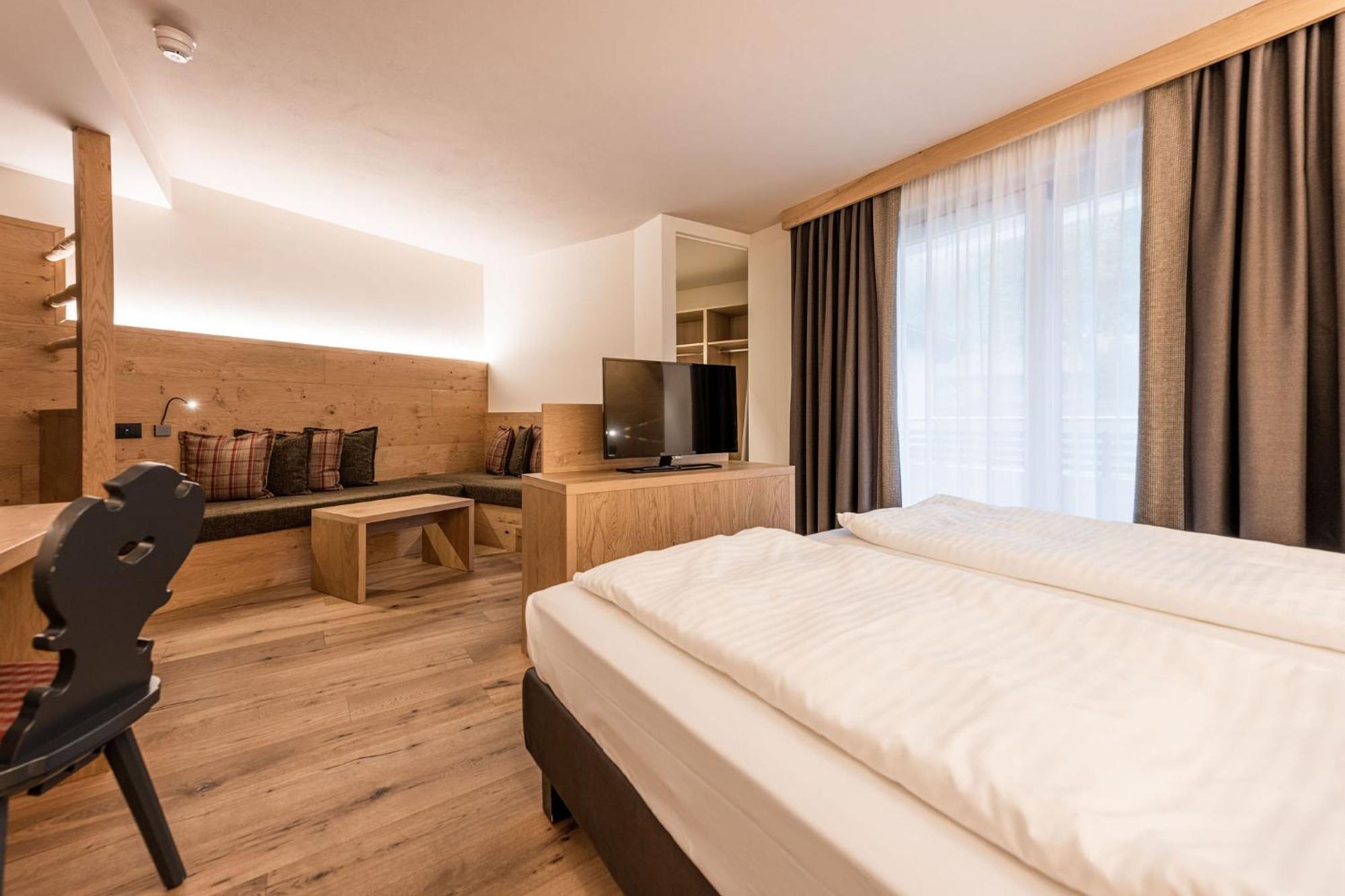 Superior Double or Twin Room Mountain View