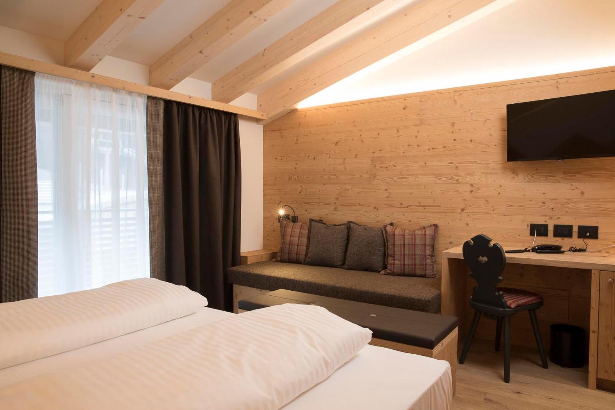 Double or Twin Room Mountain View