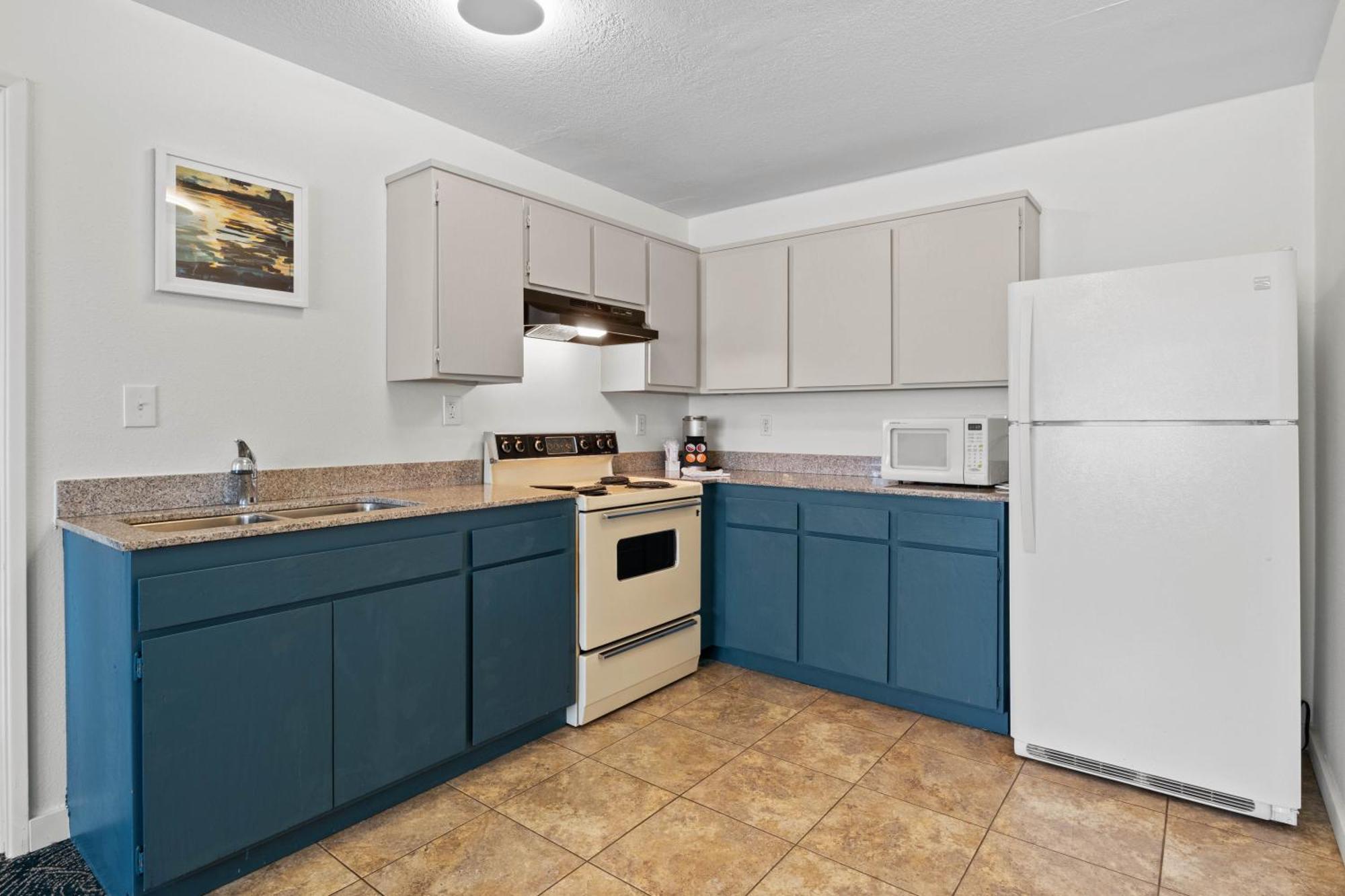 One-Bedroom Suite Kitchen Hillside View Pet Friendly