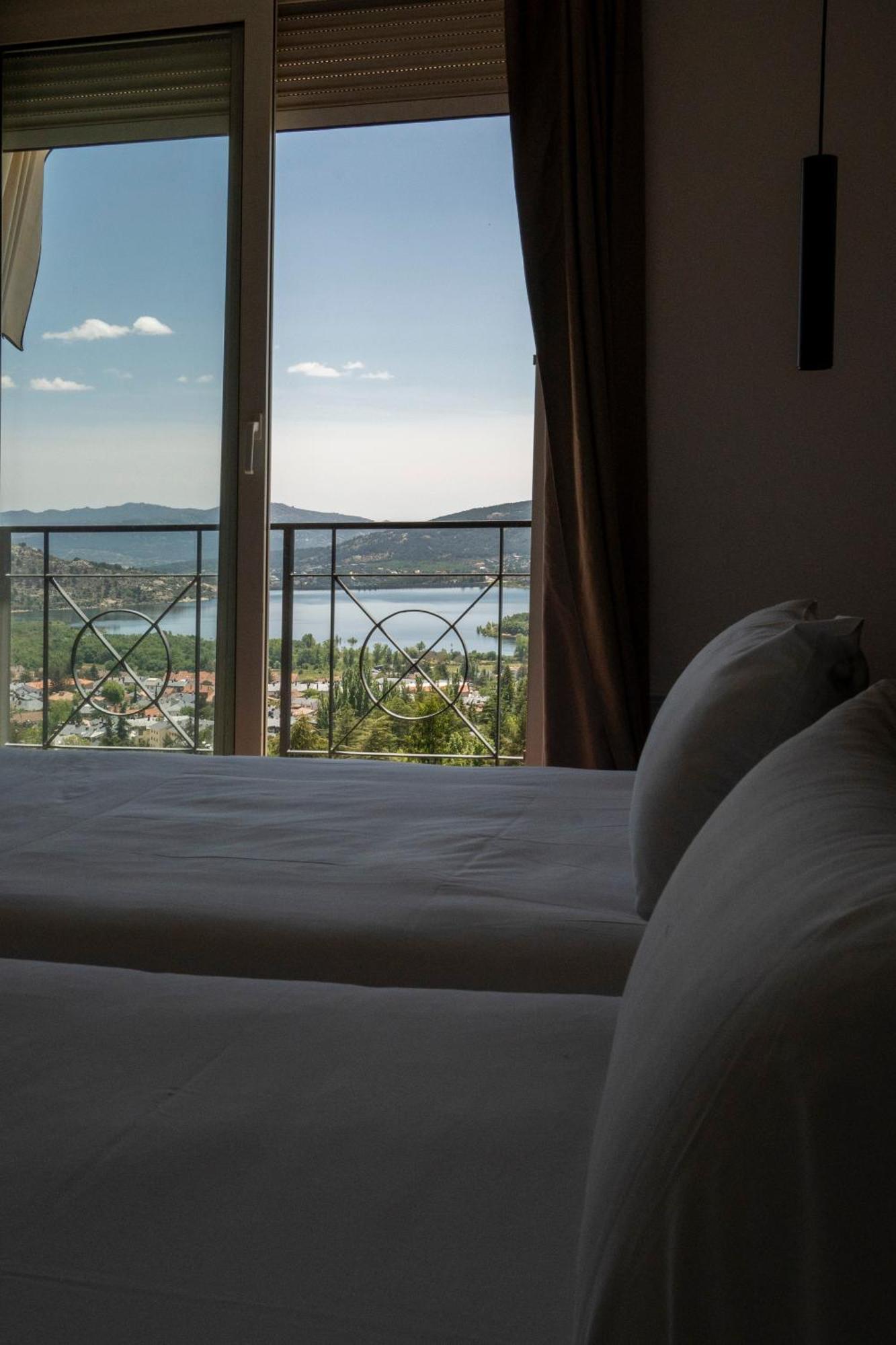 Twin Room Lake View