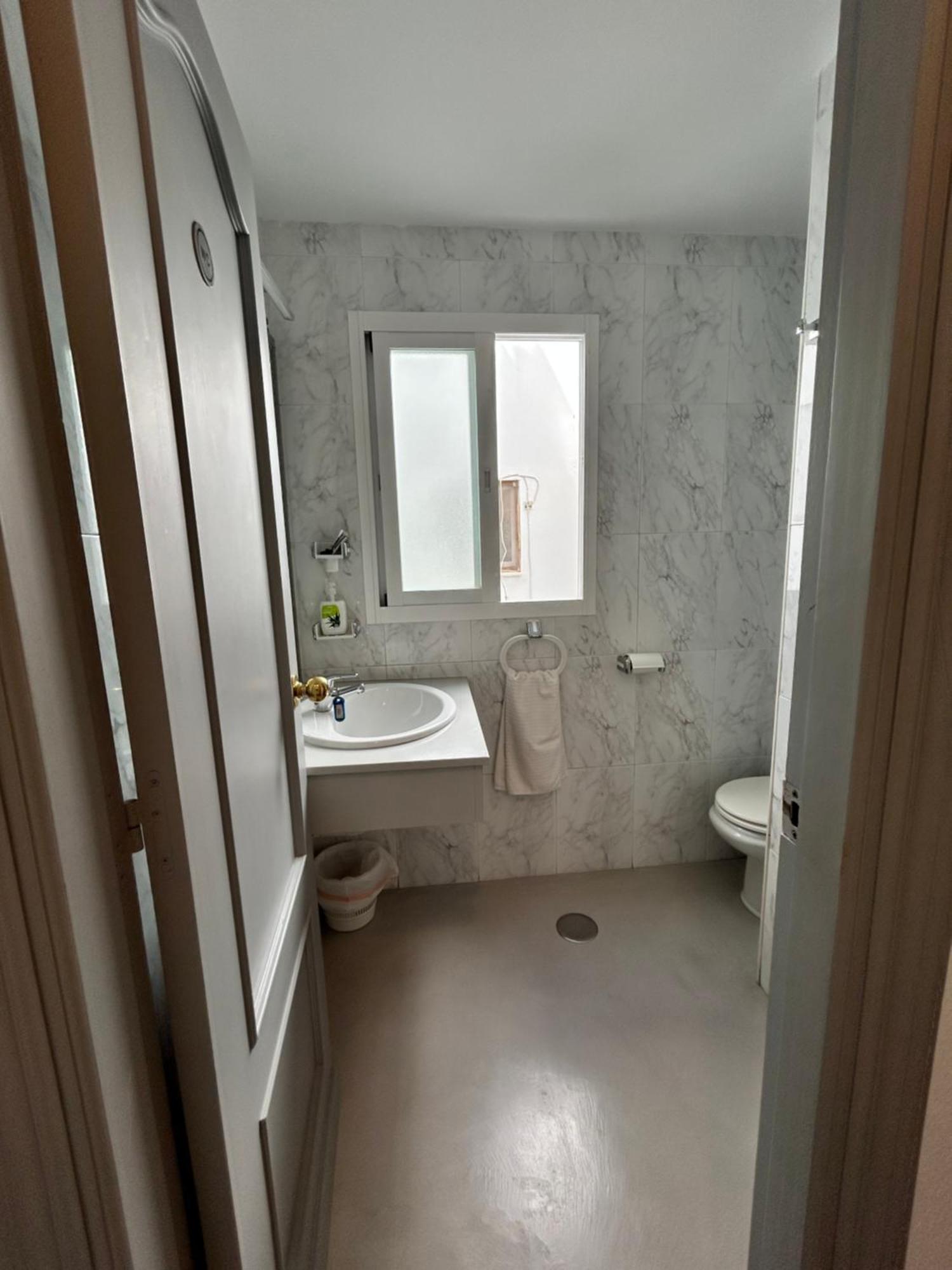 Double or Twin Room Private External Bathroom