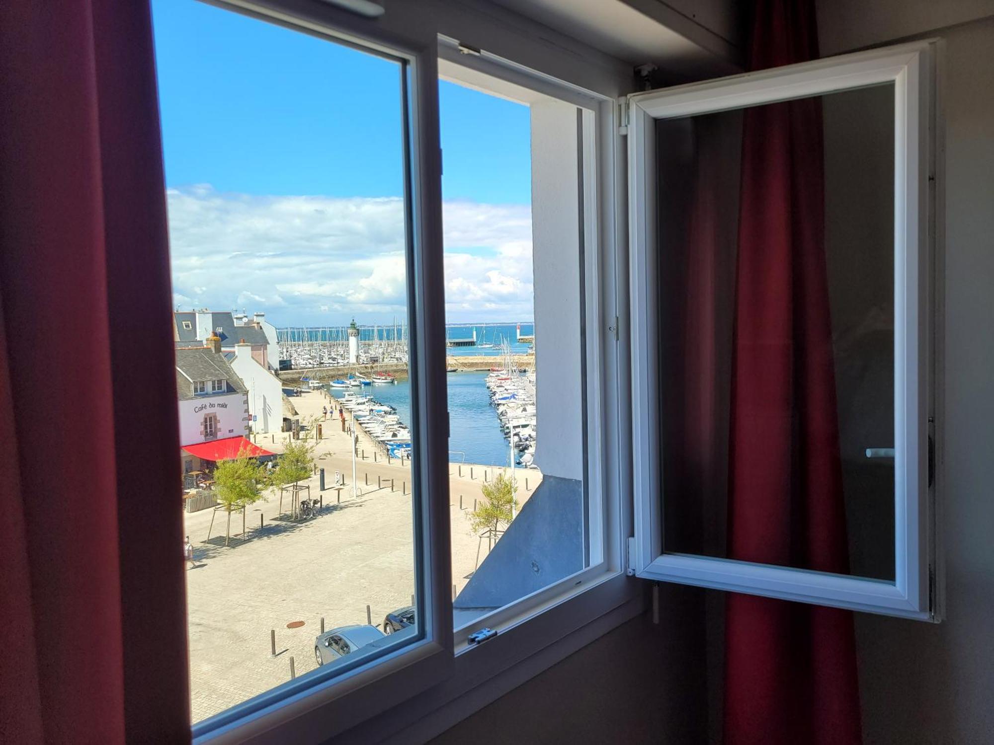 Double or Twin Room Sea View