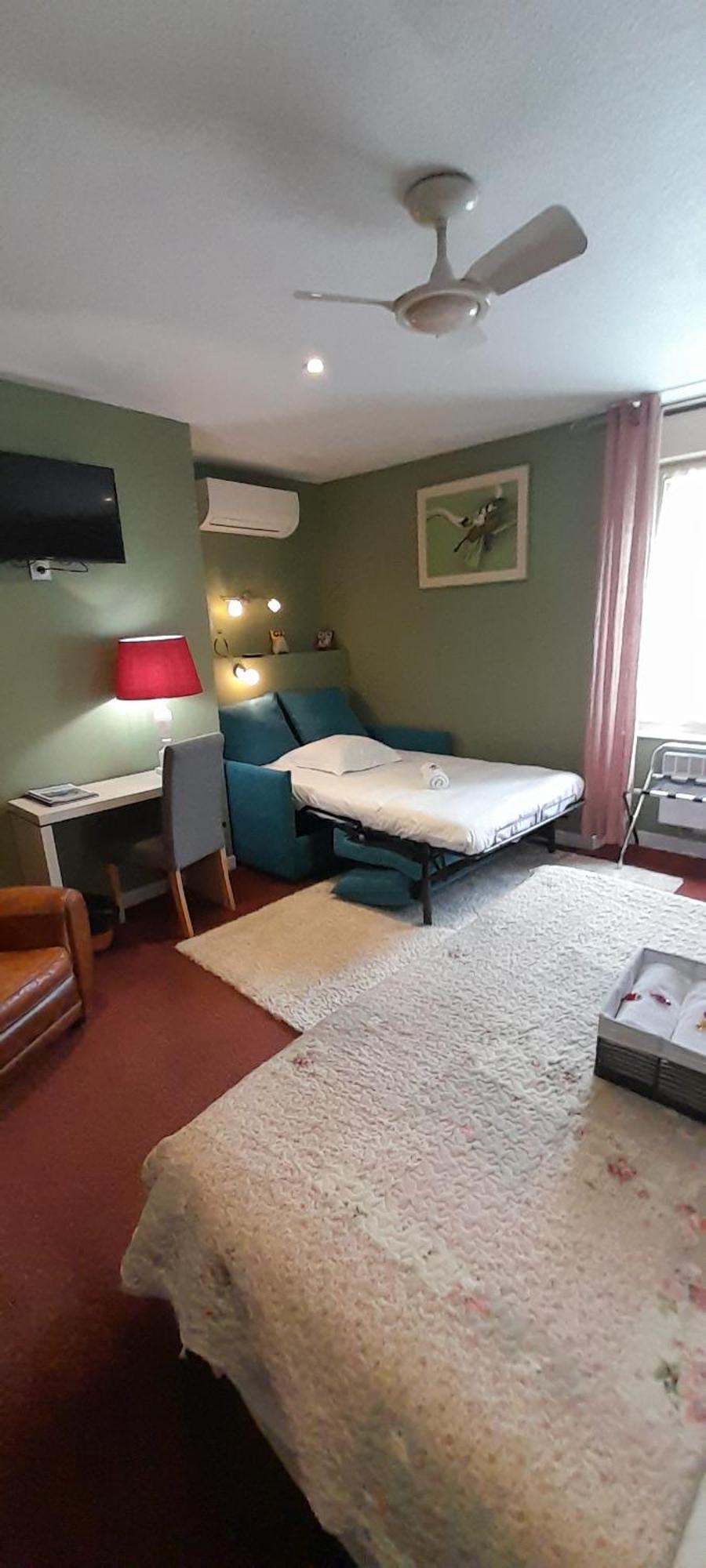 Twin Room,1697780435:JPEG
