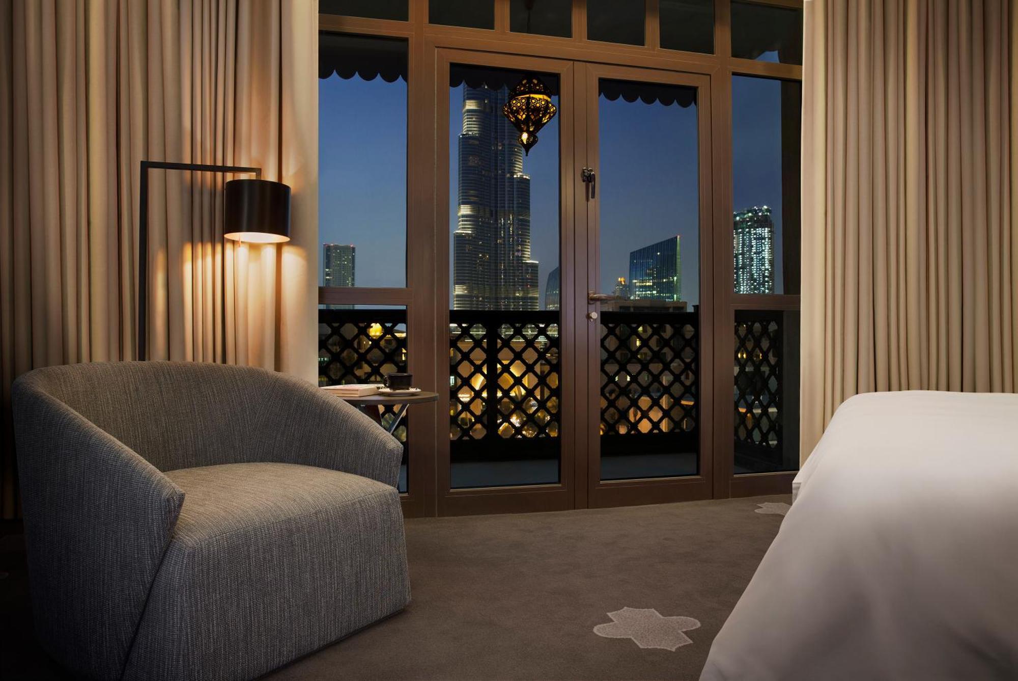 King Suite with Sofa Bed and Premier Landmark View,1602325401:JPEG