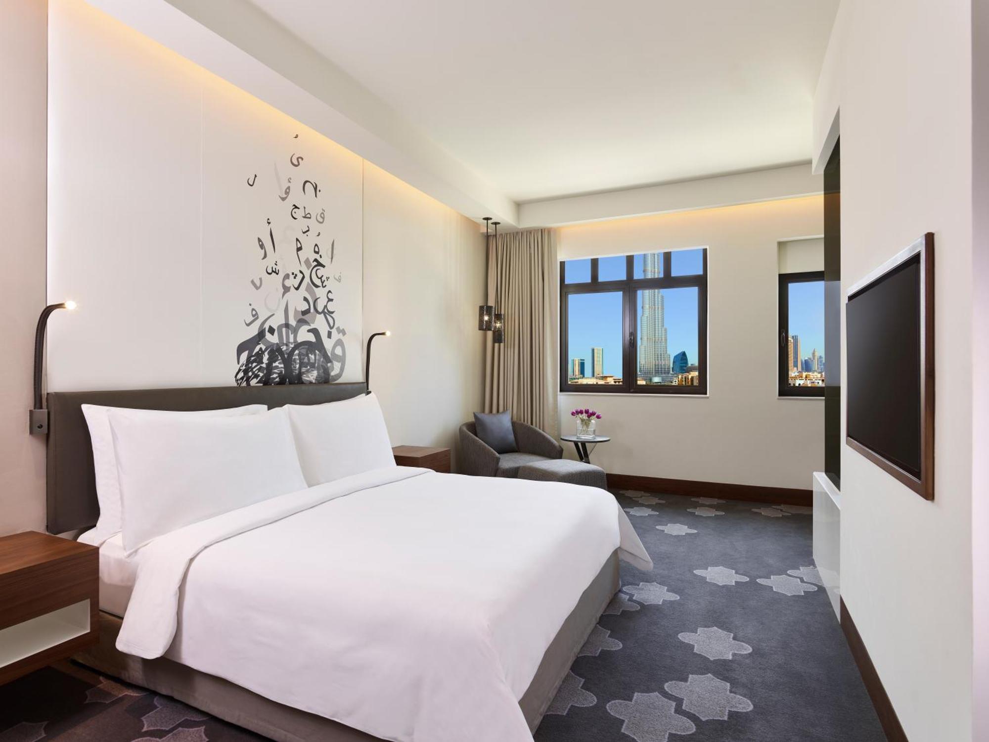 Deluxe King Room Landmark View