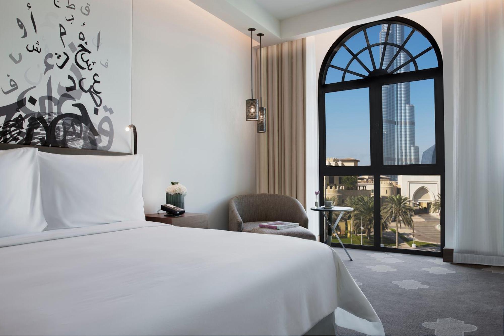 Deluxe King Room Landmark View