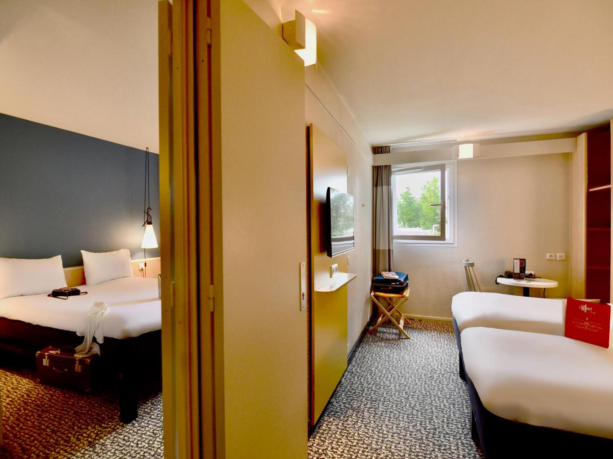 Adjacents rooms