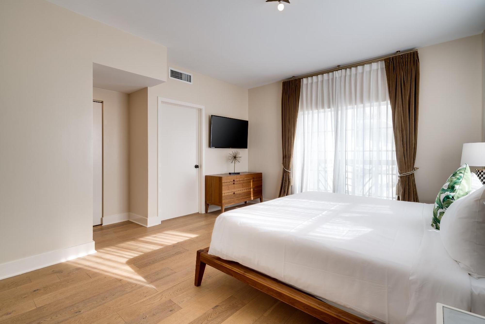 Grand One Bedroom King Suite Balcony