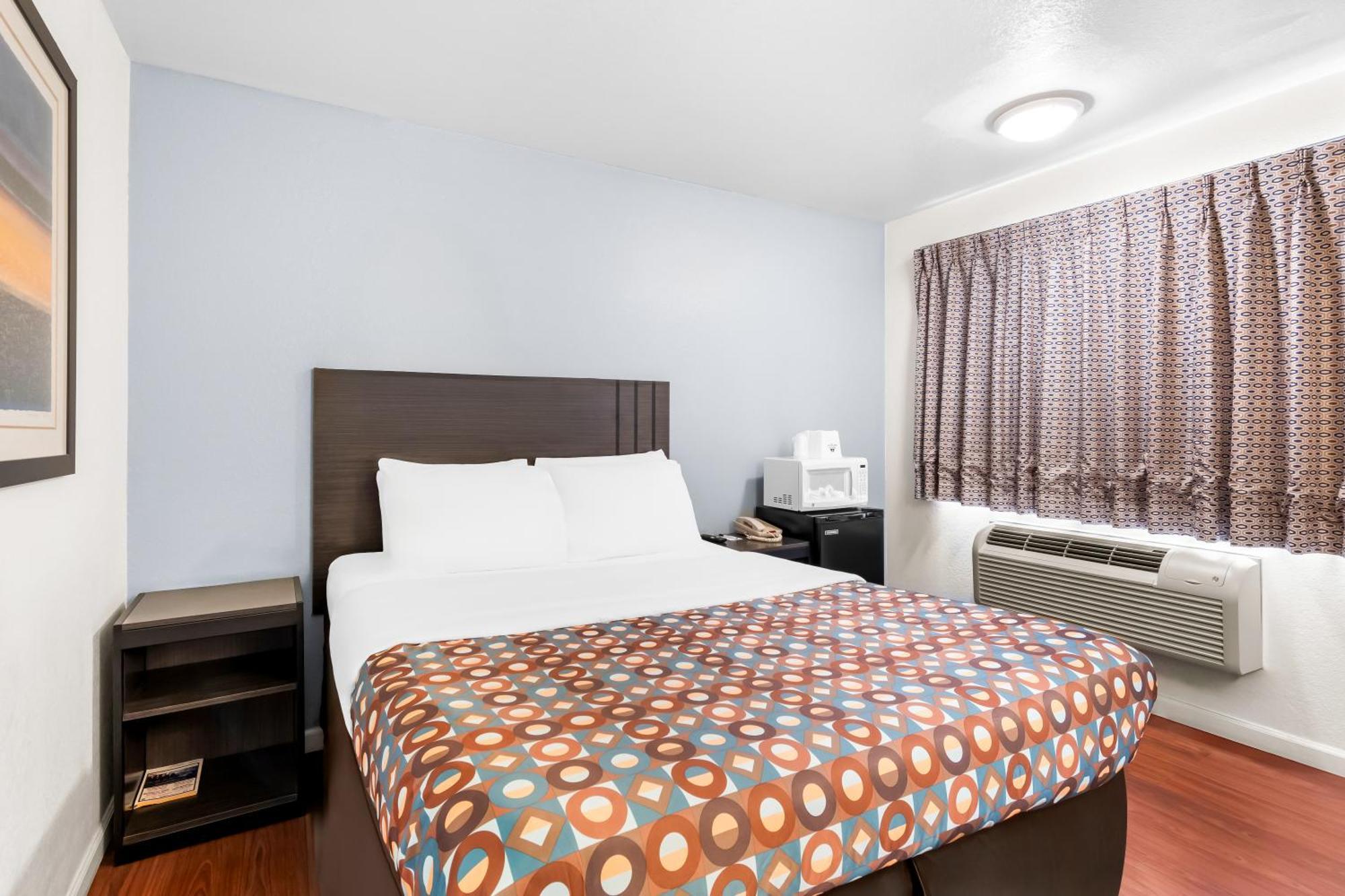 Standard Queen Room
