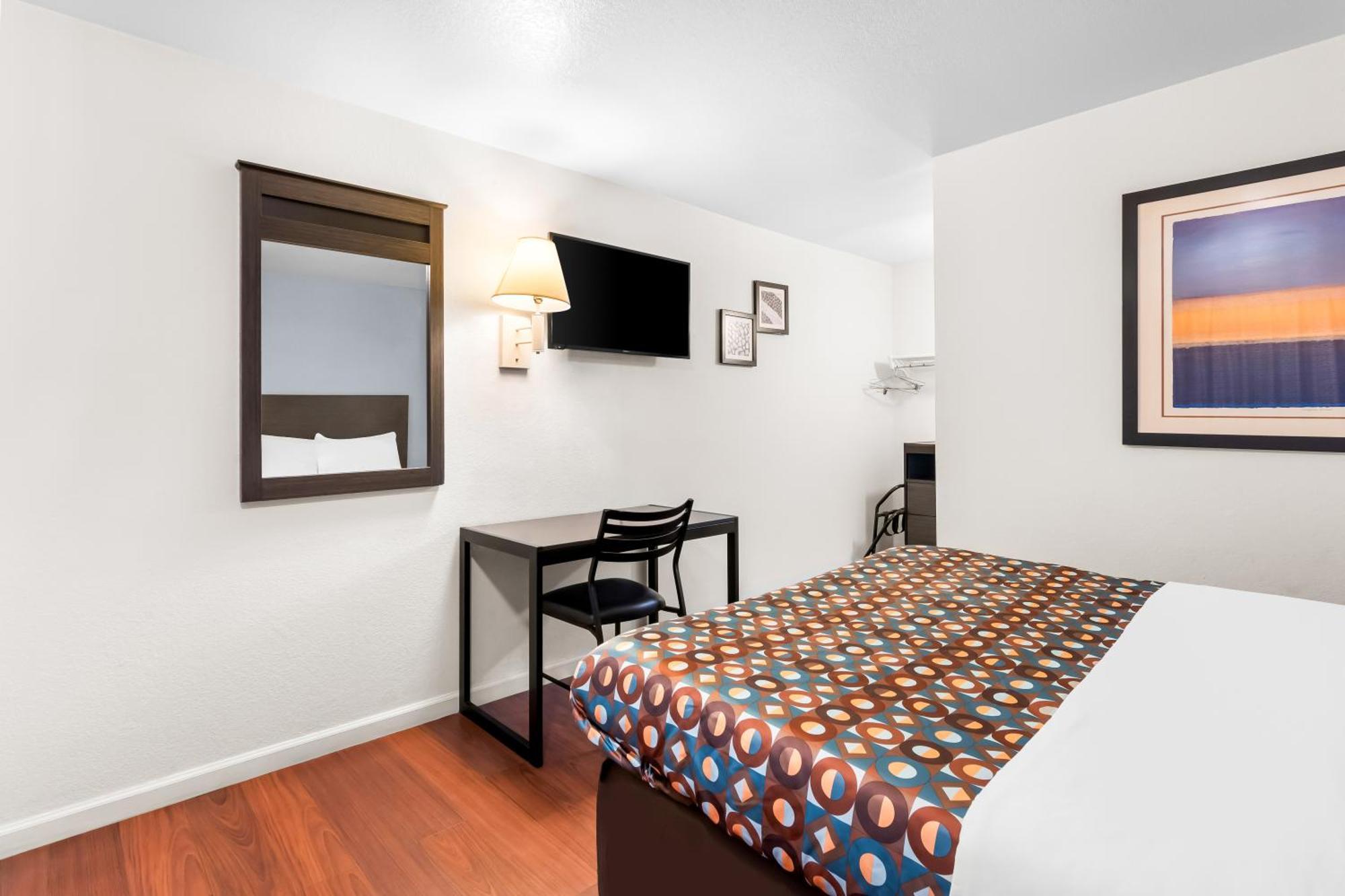 Standard Queen Room