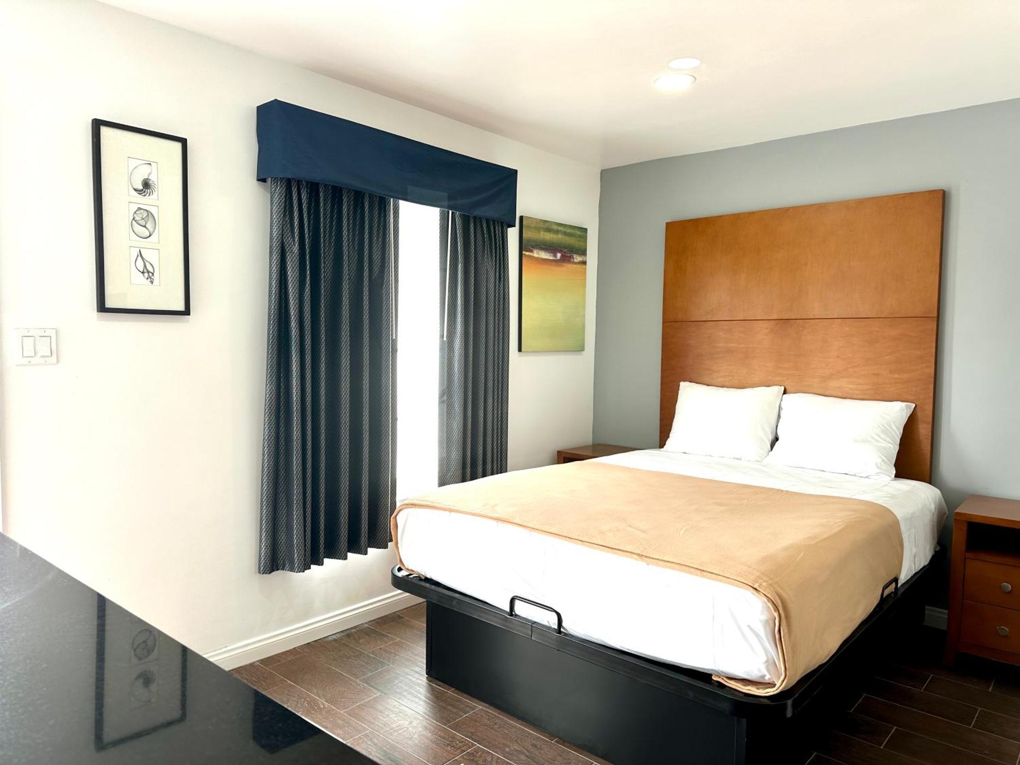 Deluxe Queen Room