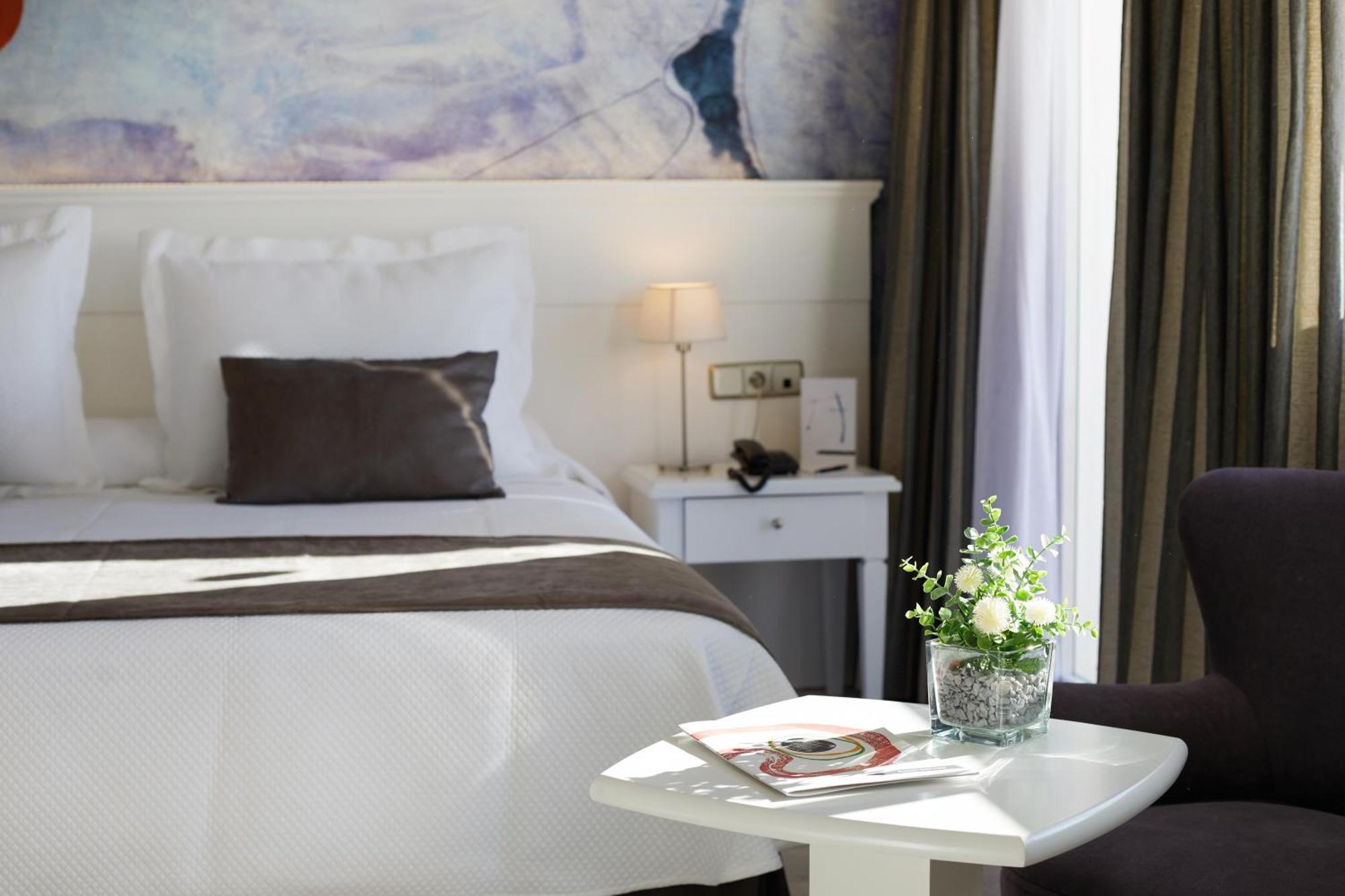 Deluxe Double or Twin Room with Sea View,1602950041:JPEG