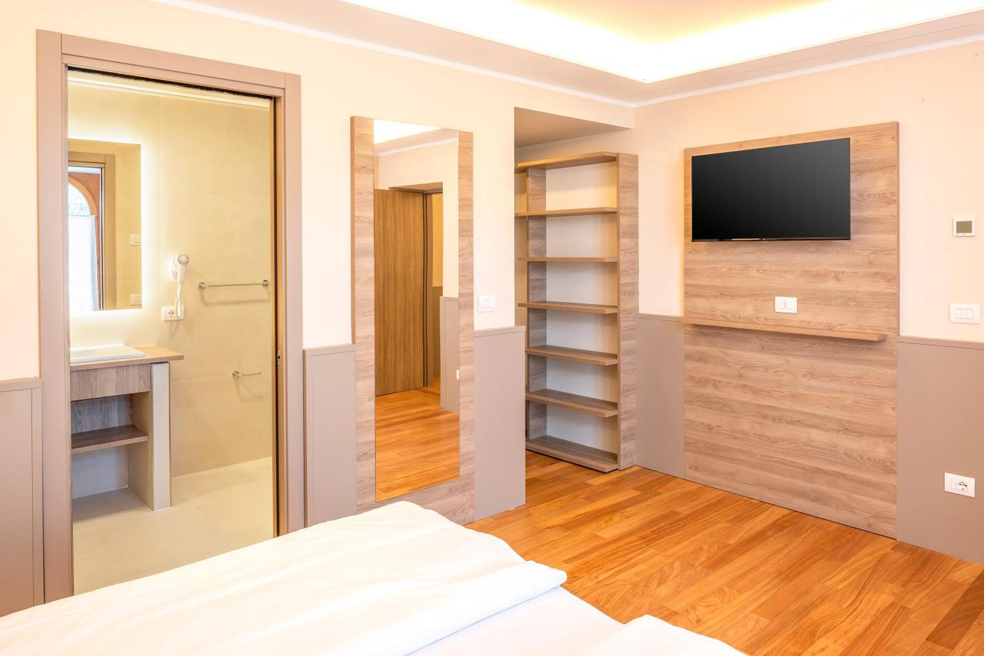 Two-Bedroom Deluxe Apartment