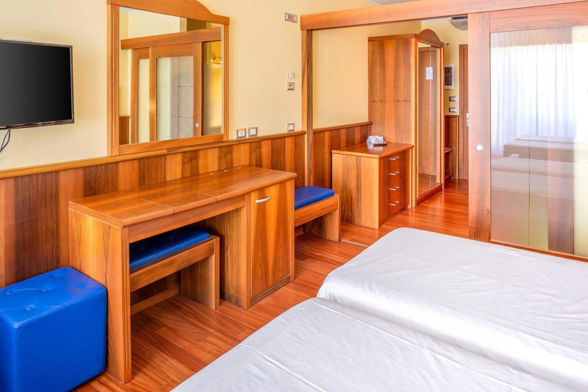 Deluxe Twin Room Mountain View