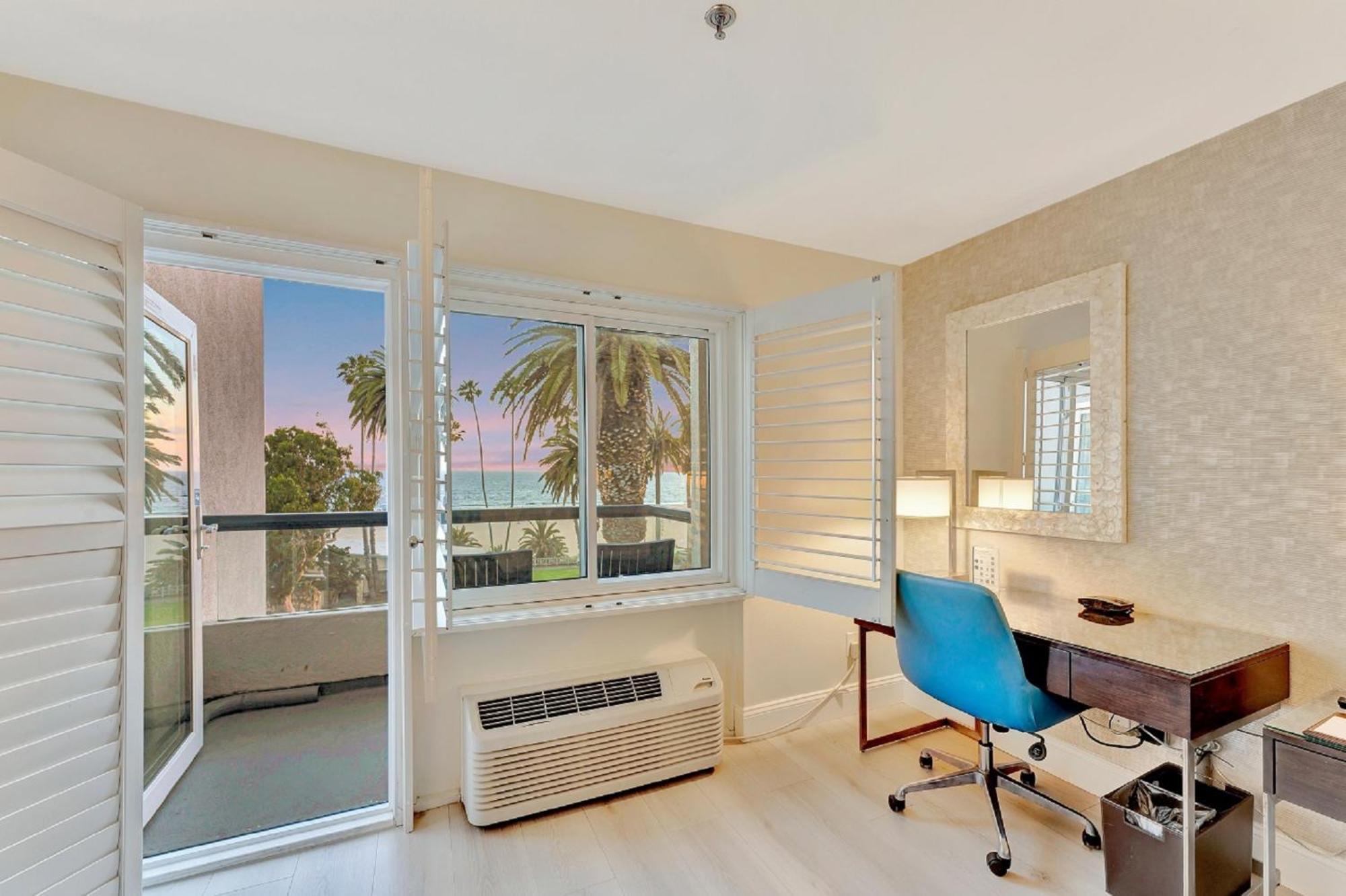 Deluxe Double Room Two Double Beds Ocean View