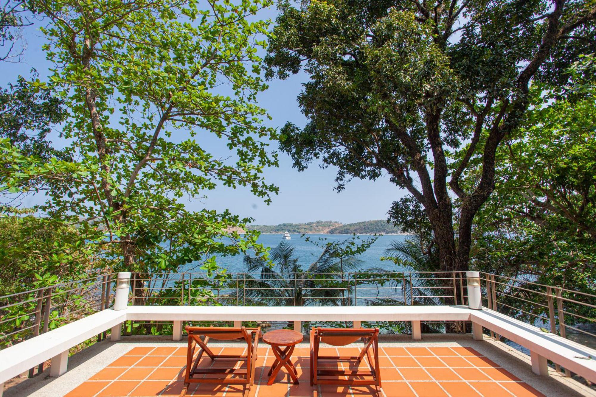 Pavillion Deluxe Double Room Beachfront