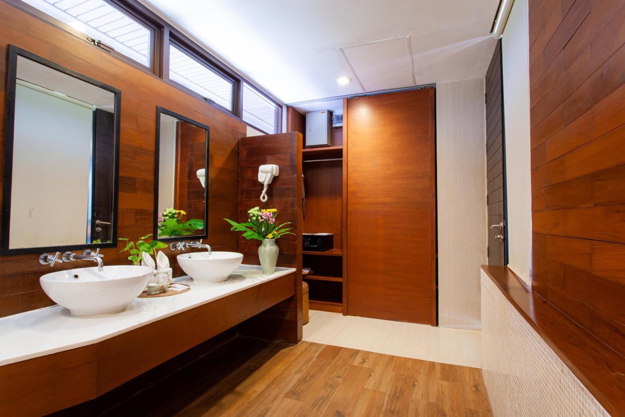 Pavillion Deluxe Double Room Beachfront