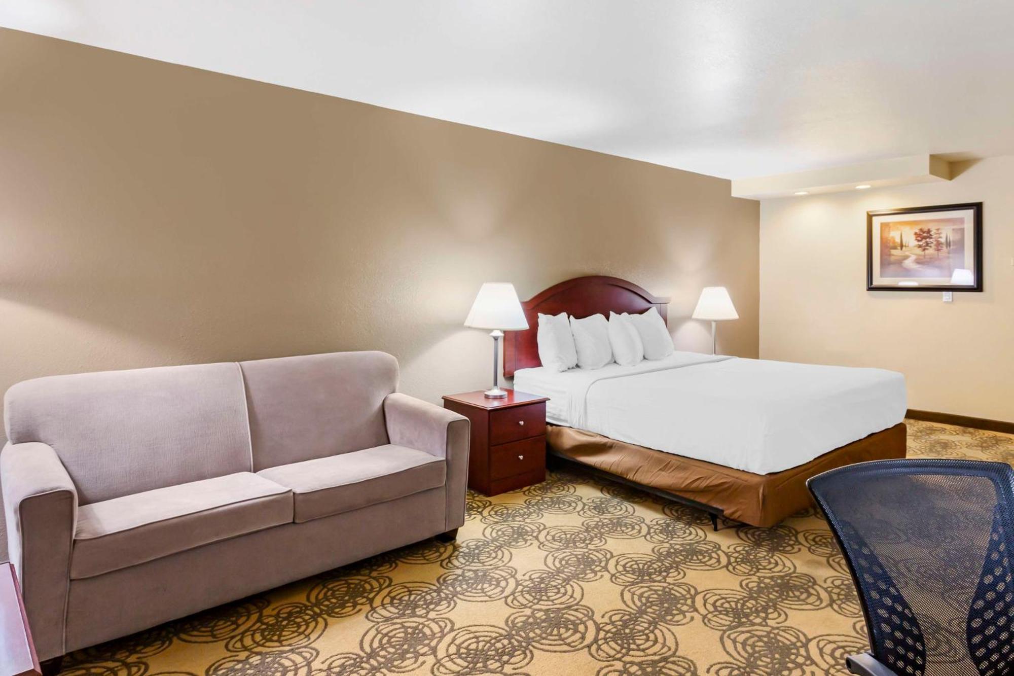 Family Room Two Queen Beds Sofa Bed Non-Smoking