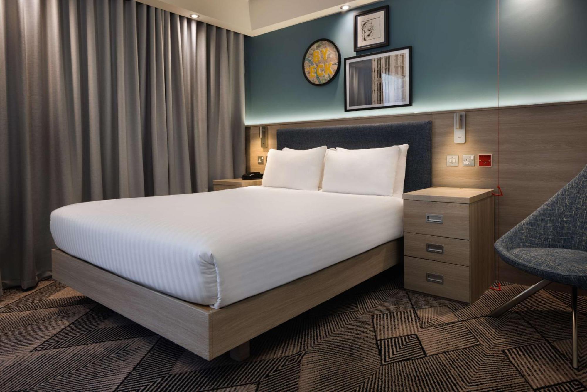 Queen Room Accessible