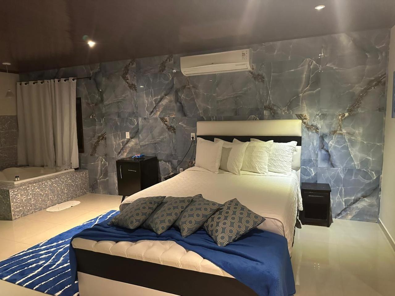 Deluxe Double Room Bath