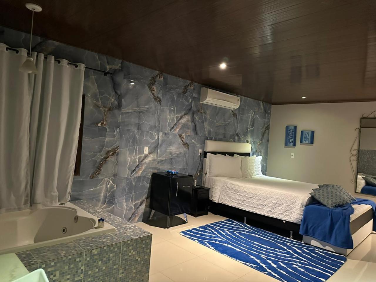 Deluxe Double Room Bath