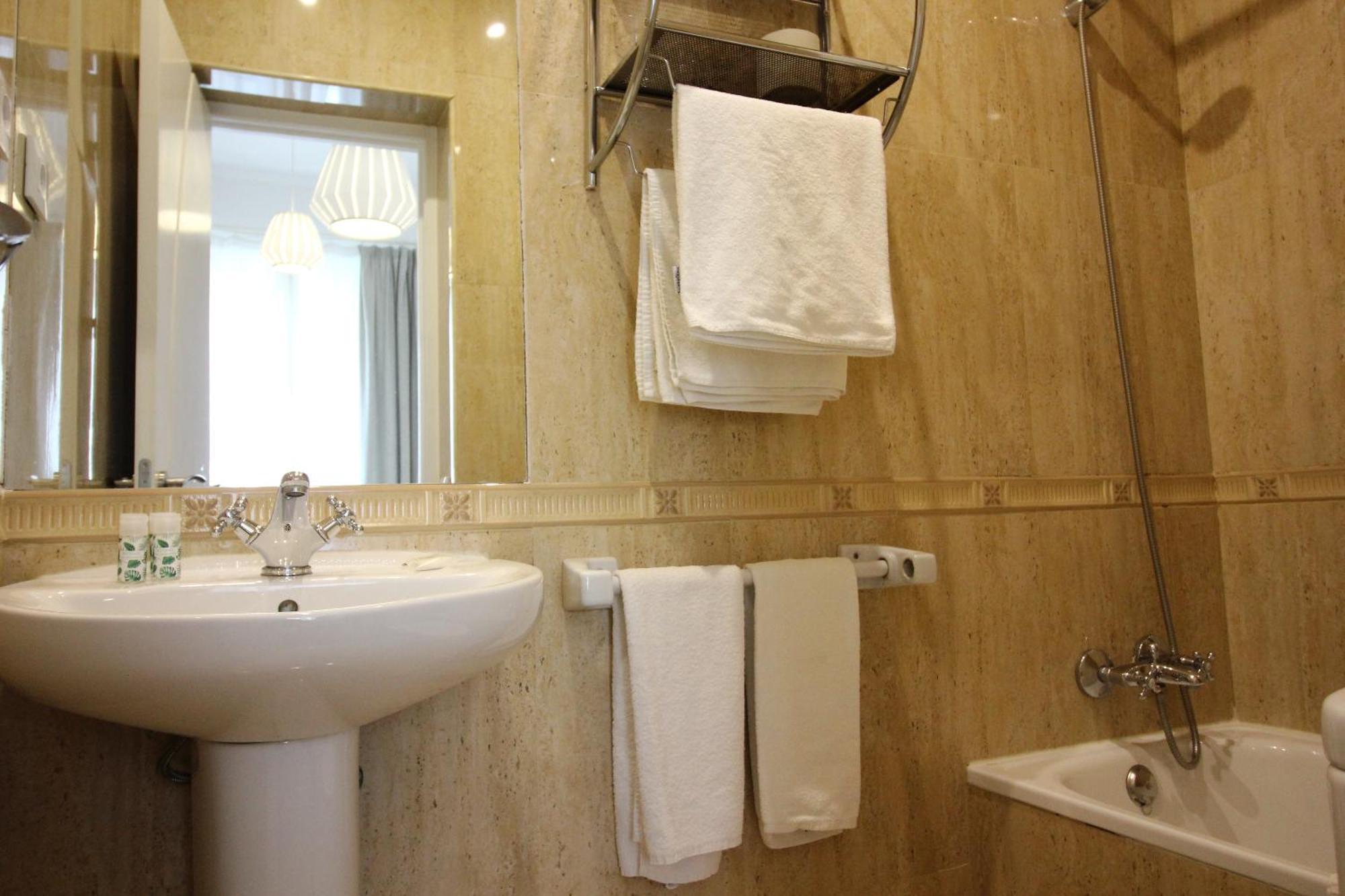 Standard Queen Room
