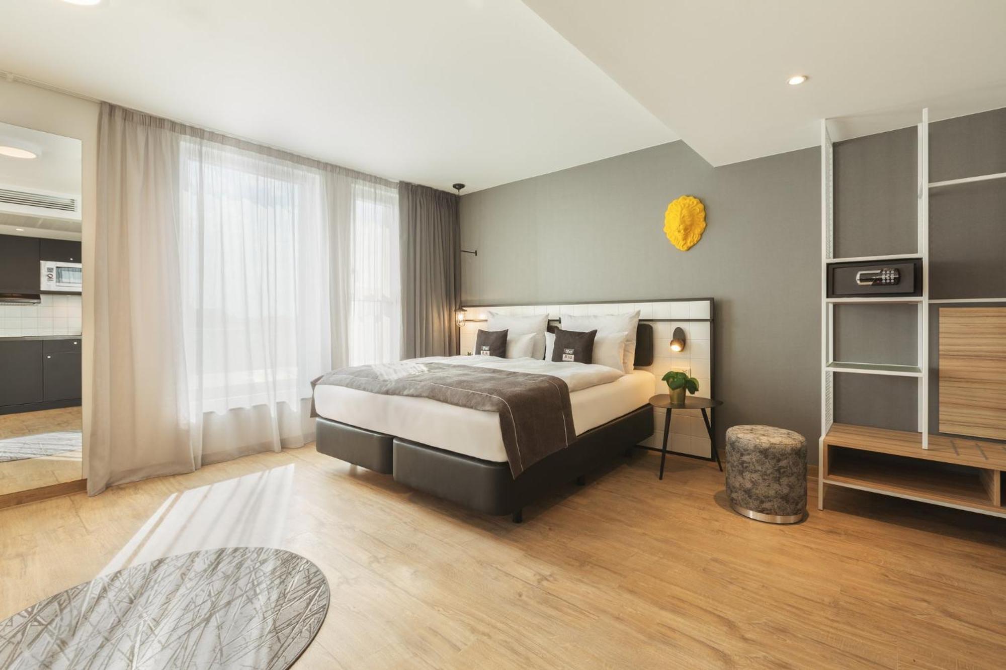 Premium Zimmer mit Queensize-Bett und Einzelschlafsofa