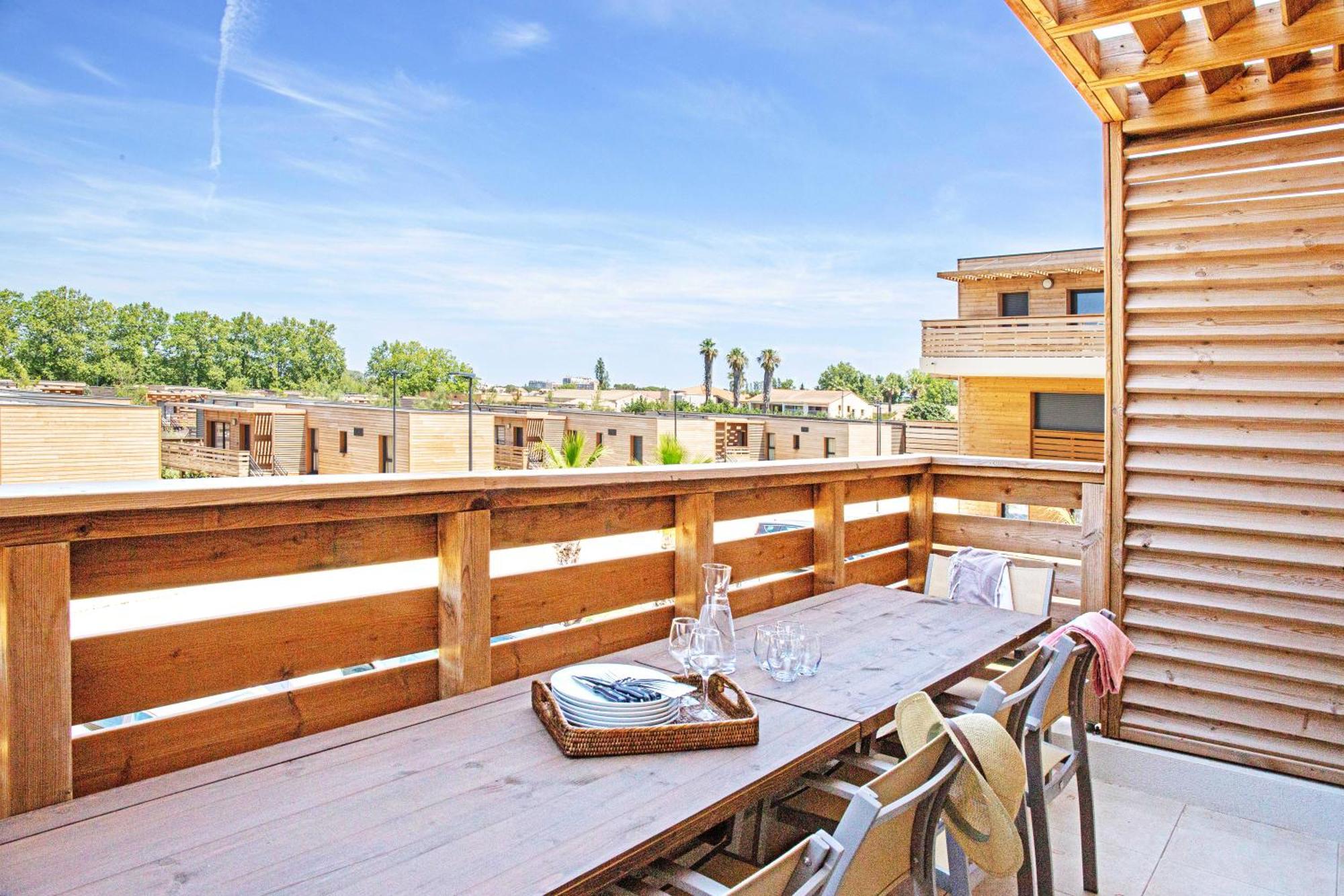 Two-Bedroom Apartment Air conditioning Balcony