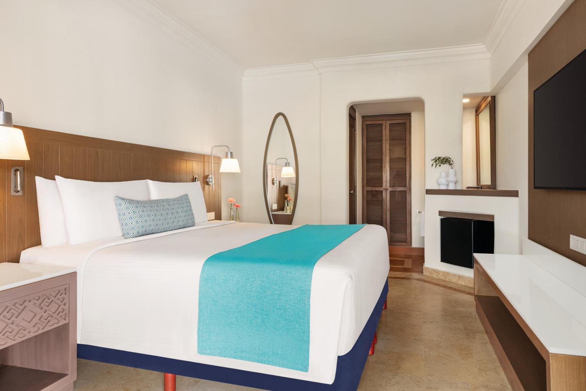 Standard 1 King Bed
