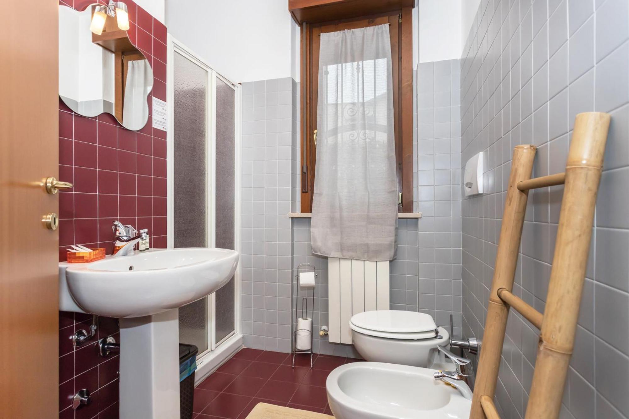 Deluxe Double Room Shower